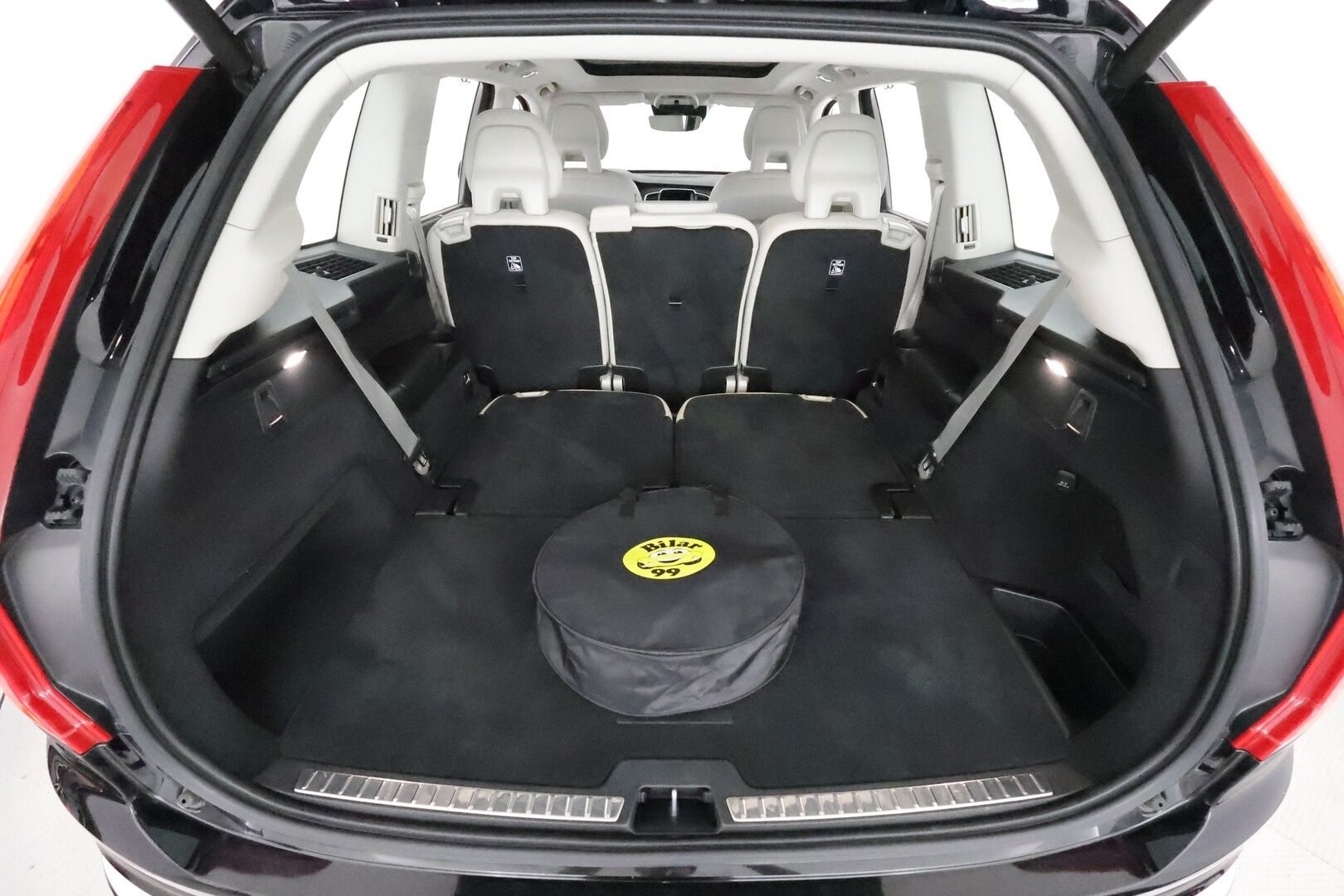 Volvo XC90 2021 T8 TwE AWD Inscription aut Recharge **Adapt.vakkari / Panorama / H&K / Muistipenkit / 360° / 7P / Full LED** - 3,99 % KORKOTARJOUS TÄHÄN AUTOON - 1.Om Suomi-auto / Kahdet renkaat aluvanteilla / Merkkihuollettu / HUD / Vaaleat nahat / Penkinlämmittimet takana / Ratinlämmitin / Webasto