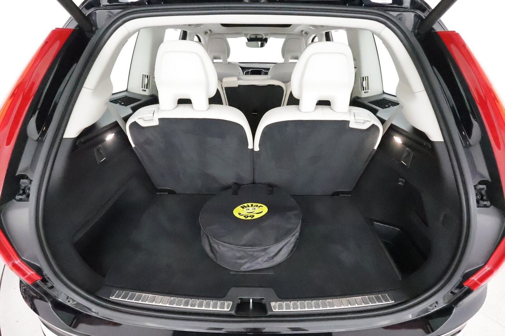 Volvo XC90 2021 T8 TwE AWD Inscription aut Recharge **Adapt.vakkari / Panorama / H&K / Muistipenkit / 360° / 7P / Full LED** - 3,99 % KORKOTARJOUS TÄHÄN AUTOON - 1.Om Suomi-auto / Kahdet renkaat aluvanteilla / Merkkihuollettu / HUD / Vaaleat nahat / Penkinlämmittimet takana / Ratinlämmitin / Webasto