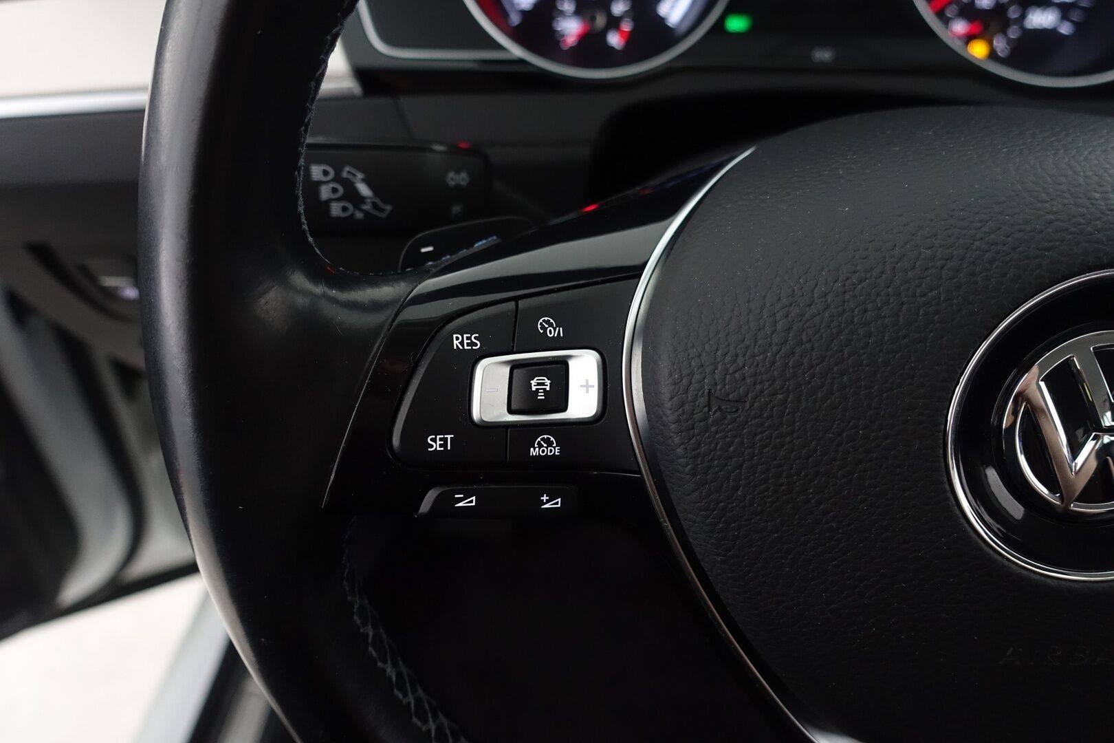 Volkswagen Passat 2016 Variant GTE Plug-In Hybrid 160 kW (218 hv) DSG-automaatti - Myydään Huutokaupat.com - SOH 79.3% | ACC | P.Kamera | Tutkat | Led | Puolinahat | 2x renkaat aluvanteilla | – Tämä auto myydään huutokaupat.com -sivuston kautta + linkki huutokaupat.com ilmoitukseen