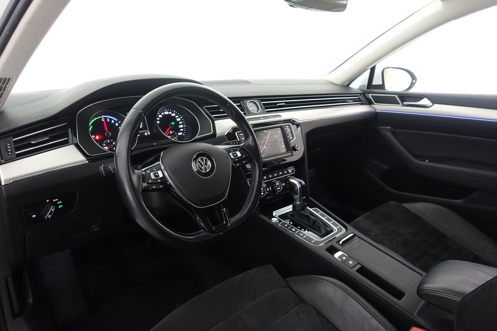 Volkswagen Passat 2016 Variant GTE Plug-In Hybrid 160 kW (218 hv) DSG-automaatti - Myydään Huutokaupat.com - SOH 79.3% | ACC | P.Kamera | Tutkat | Led | Puolinahat | 2x renkaat aluvanteilla | – Tämä auto myydään huutokaupat.com -sivuston kautta + linkki huutokaupat.com ilmoitukseen