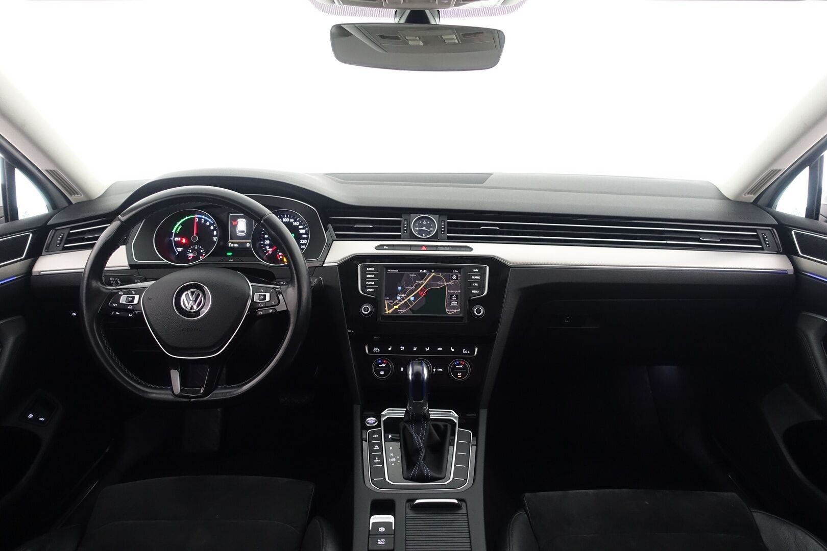 Volkswagen Passat 2016 Variant GTE Plug-In Hybrid 160 kW (218 hv) DSG-automaatti - Myydään Huutokaupat.com - SOH 79.3% | ACC | P.Kamera | Tutkat | Led | Puolinahat | 2x renkaat aluvanteilla | – Tämä auto myydään huutokaupat.com -sivuston kautta + linkki huutokaupat.com ilmoitukseen