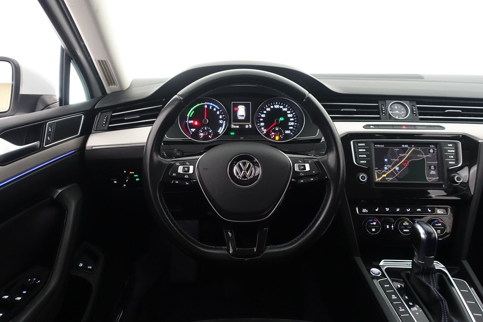 Volkswagen Passat 2016 Variant GTE Plug-In Hybrid 160 kW (218 hv) DSG-automaatti - Myydään Huutokaupat.com - SOH 79.3% | ACC | P.Kamera | Tutkat | Led | Puolinahat | 2x renkaat aluvanteilla | – Tämä auto myydään huutokaupat.com -sivuston kautta + linkki huutokaupat.com ilmoitukseen