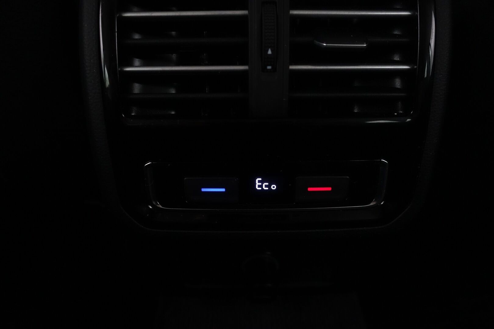 Volkswagen Passat 2016 Variant GTE Plug-In Hybrid 160 kW (218 hv) DSG-automaatti - Myydään Huutokaupat.com - SOH 79.3% | ACC | P.Kamera | Tutkat | Led | Puolinahat | 2x renkaat aluvanteilla | – Tämä auto myydään huutokaupat.com -sivuston kautta + linkki huutokaupat.com ilmoitukseen