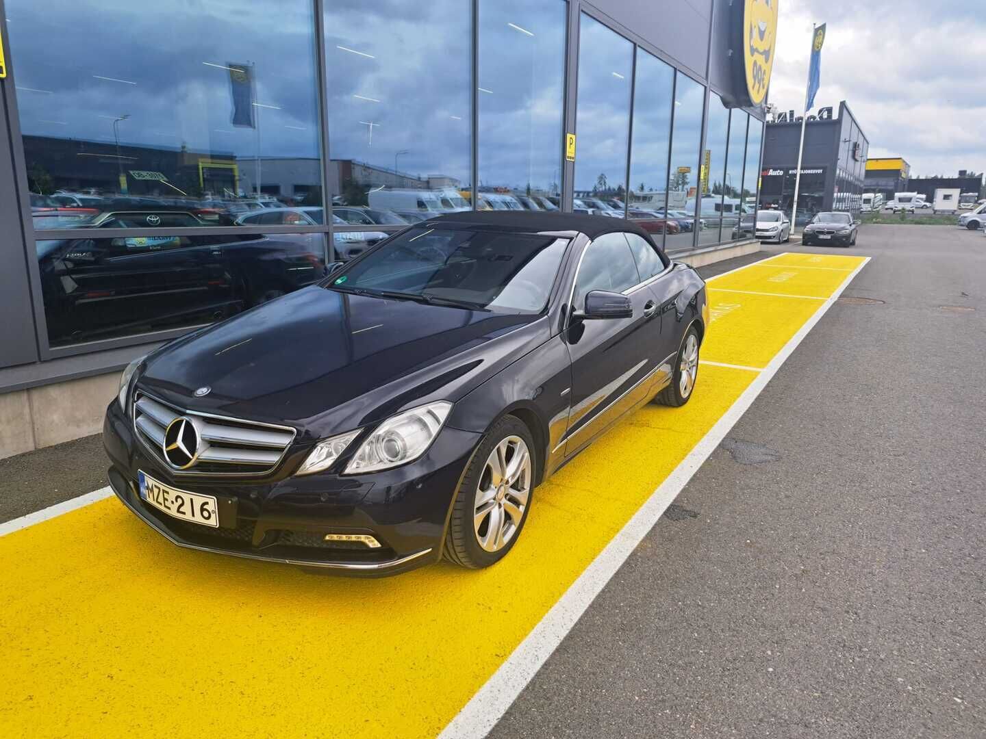 Mercedes-Benz E 2010 250 CGI BE Cabriolet A - Juuri saapunut | Juuri katsastettu ja huollettu | Avo-auto | Nahkasisusta | Sähkökatto | Vakionopeudensäädin