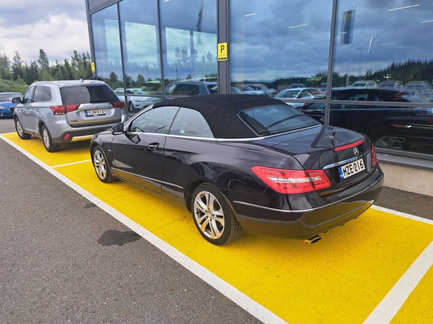 Mercedes-Benz E 2010 250 CGI BE Cabriolet A - Juuri saapunut | Juuri katsastettu ja huollettu | Avo-auto | Nahkasisusta | Sähkökatto | Vakionopeudensäädin