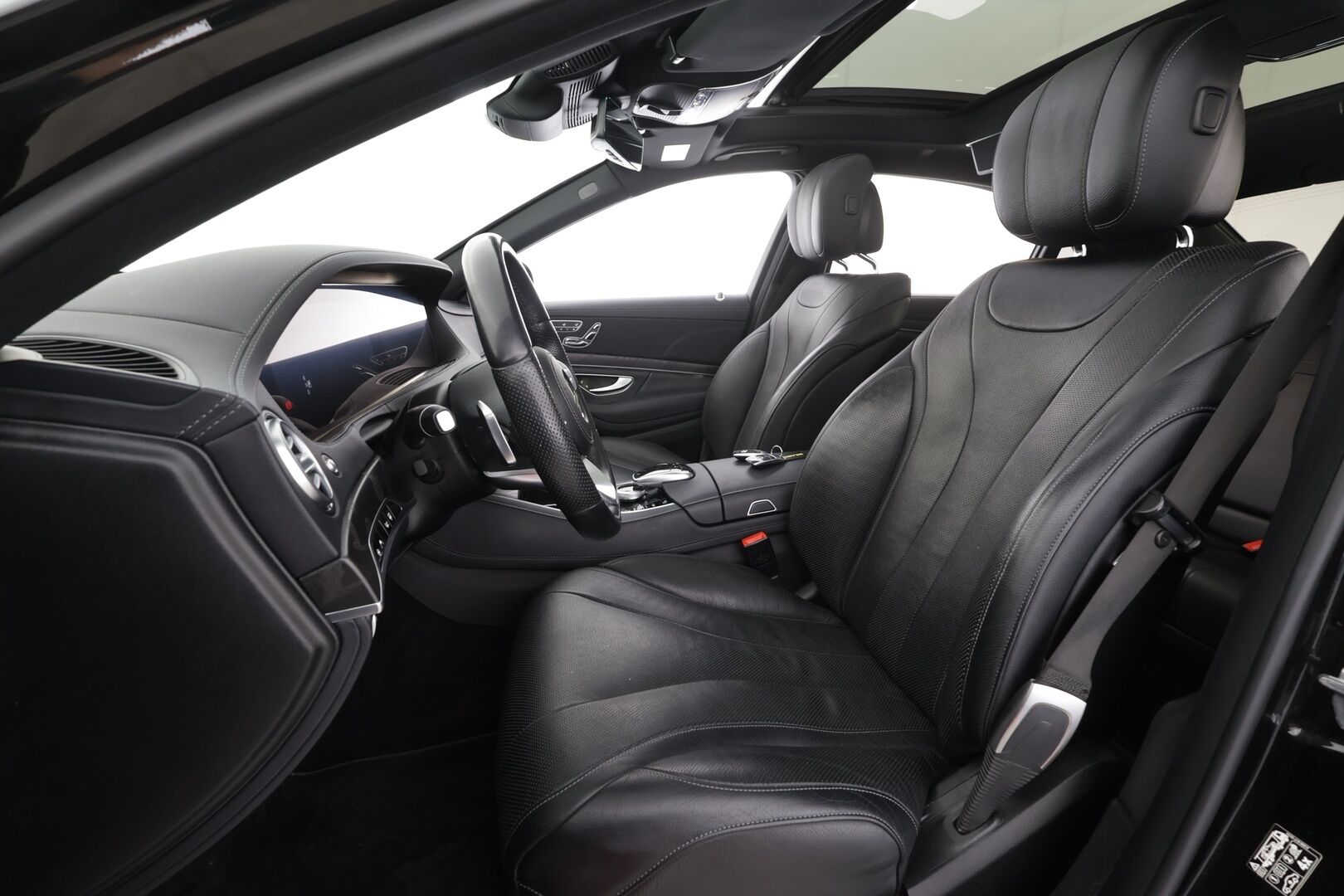 Mercedes-Benz S 2020 560 e L * Distronic+ / HUD / 360° / Multibeam / Panorama / Ilmastoidut nahat / Ilma-alusta / Hierovat muistipenkit / KeylessGo *