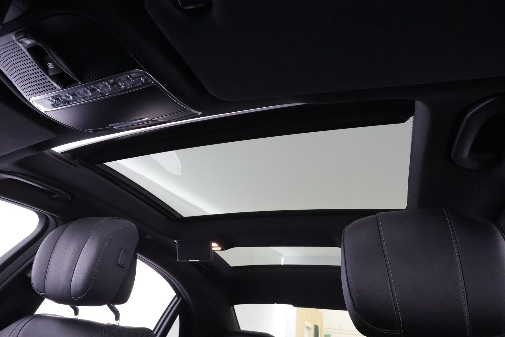 Mercedes-Benz S 2020 560 e L * Distronic+ / HUD / 360° / Multibeam / Panorama / Ilmastoidut nahat / Ilma-alusta / Hierovat muistipenkit / KeylessGo *