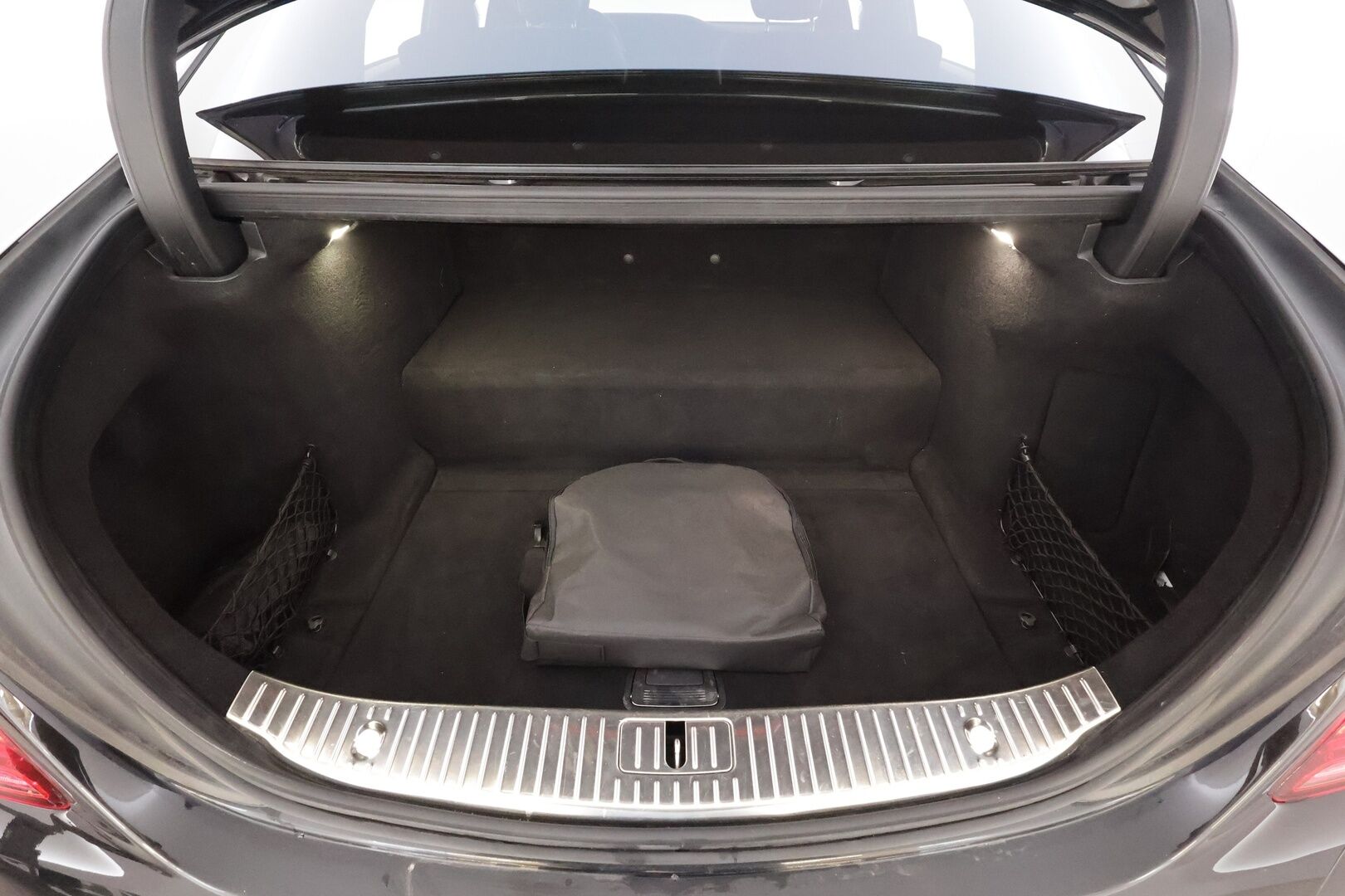 Mercedes-Benz S 2020 560 e L * Distronic+ / HUD / 360° / Multibeam / Panorama / Ilmastoidut nahat / Ilma-alusta / Hierovat muistipenkit / KeylessGo *