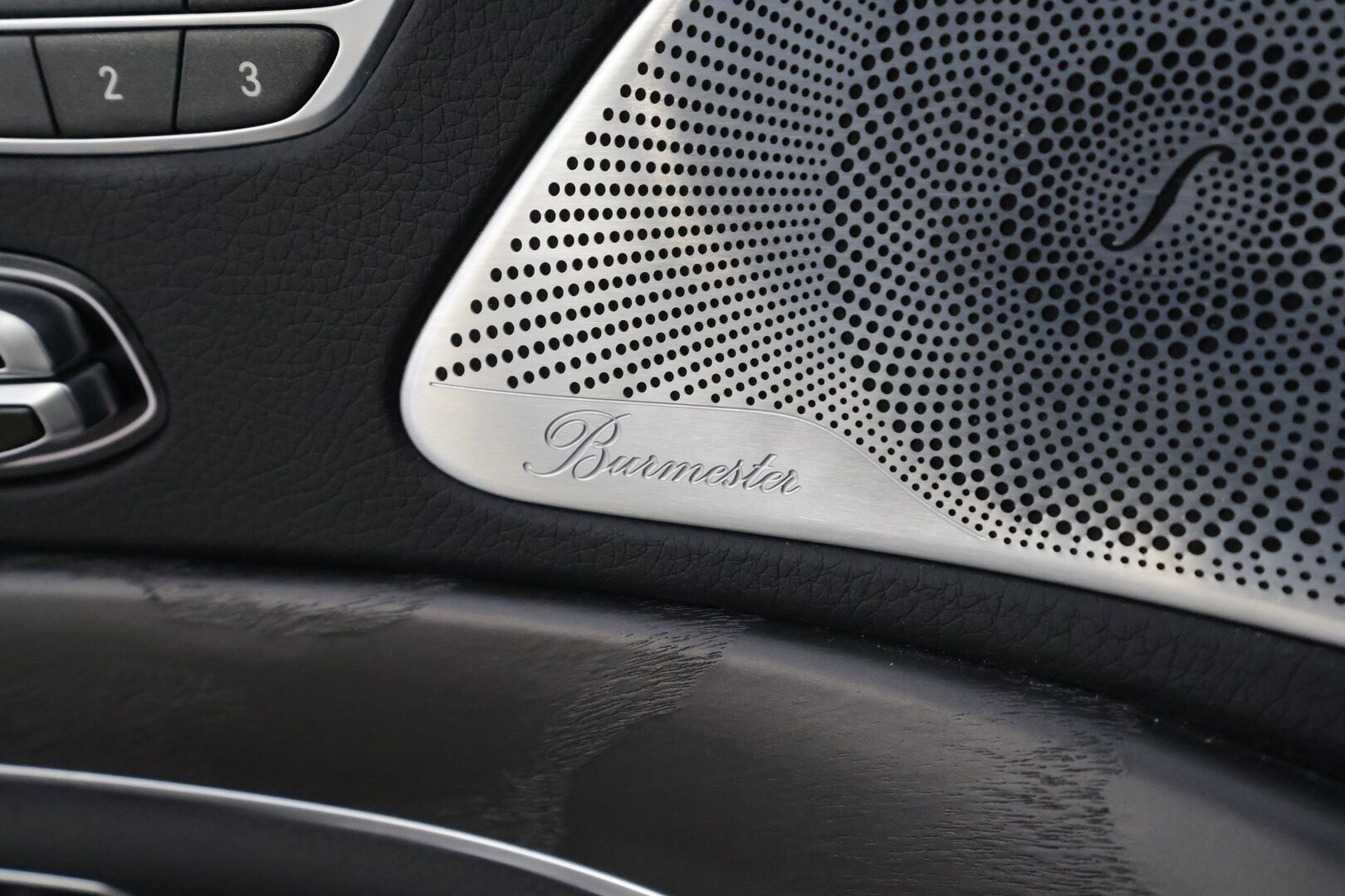 Mercedes-Benz S 2020 560 e L * Distronic+ / HUD / 360° / Multibeam / Panorama / Ilmastoidut nahat / Ilma-alusta / Hierovat muistipenkit / KeylessGo *