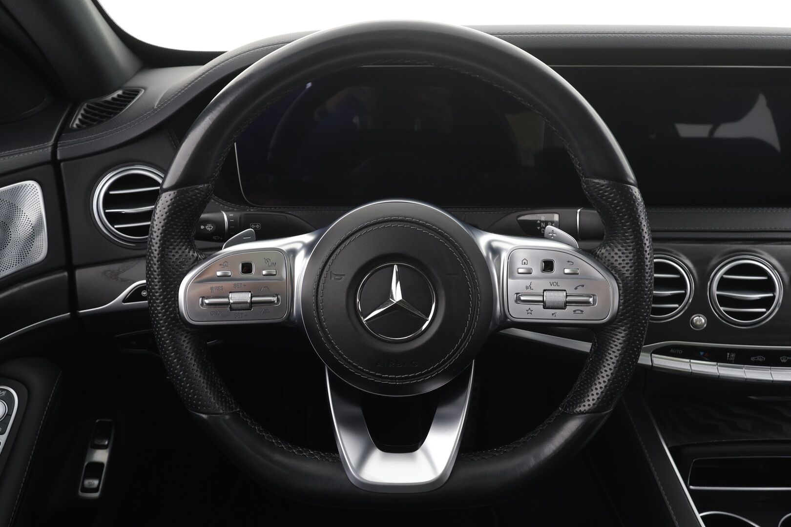 Mercedes-Benz S 2020 560 e L * Distronic+ / HUD / 360° / Multibeam / Panorama / Ilmastoidut nahat / Ilma-alusta / Hierovat muistipenkit / KeylessGo *