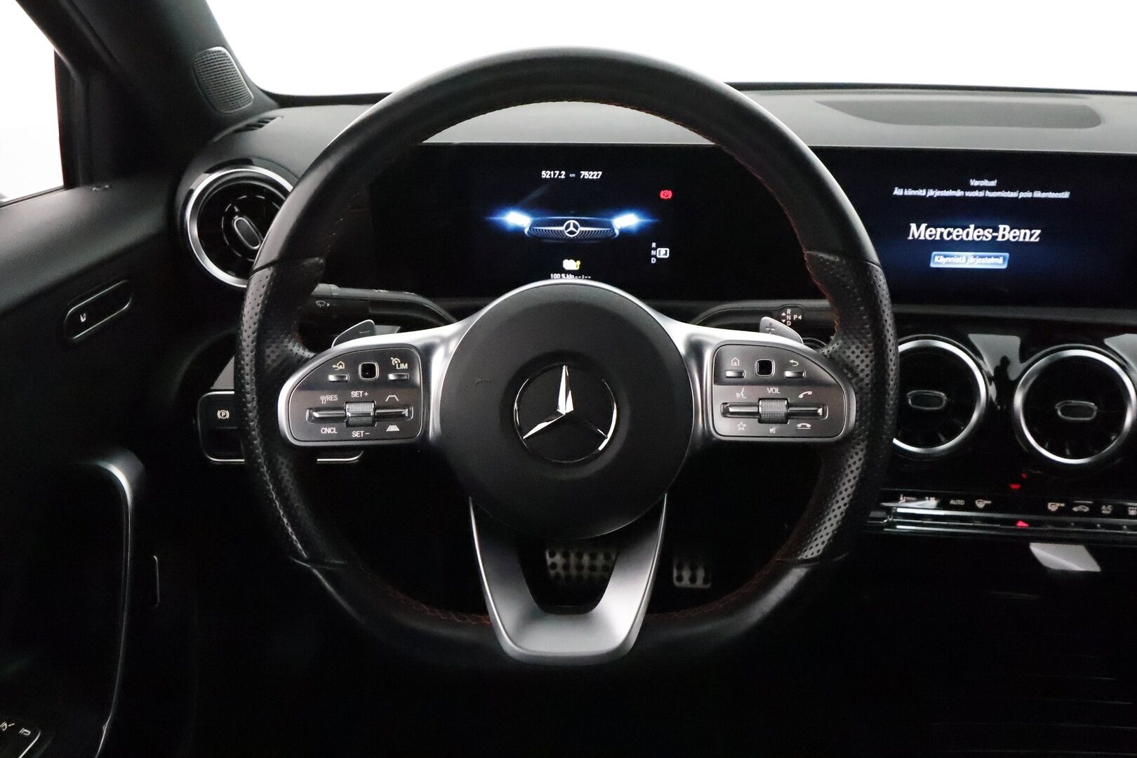 Mercedes-Benz A 2021 250 e A sedan Business AMG Edition EQ Power *Distronic+ / P.kamera / Multibeam / Navi / Widescreen / Sporttipenkit* - SoH 98,7% / Suomi-auto / Kahdet renkaat aluvanteilla / Merkkihuollettu - Osta nyt, maksa vasta ensi vuonna