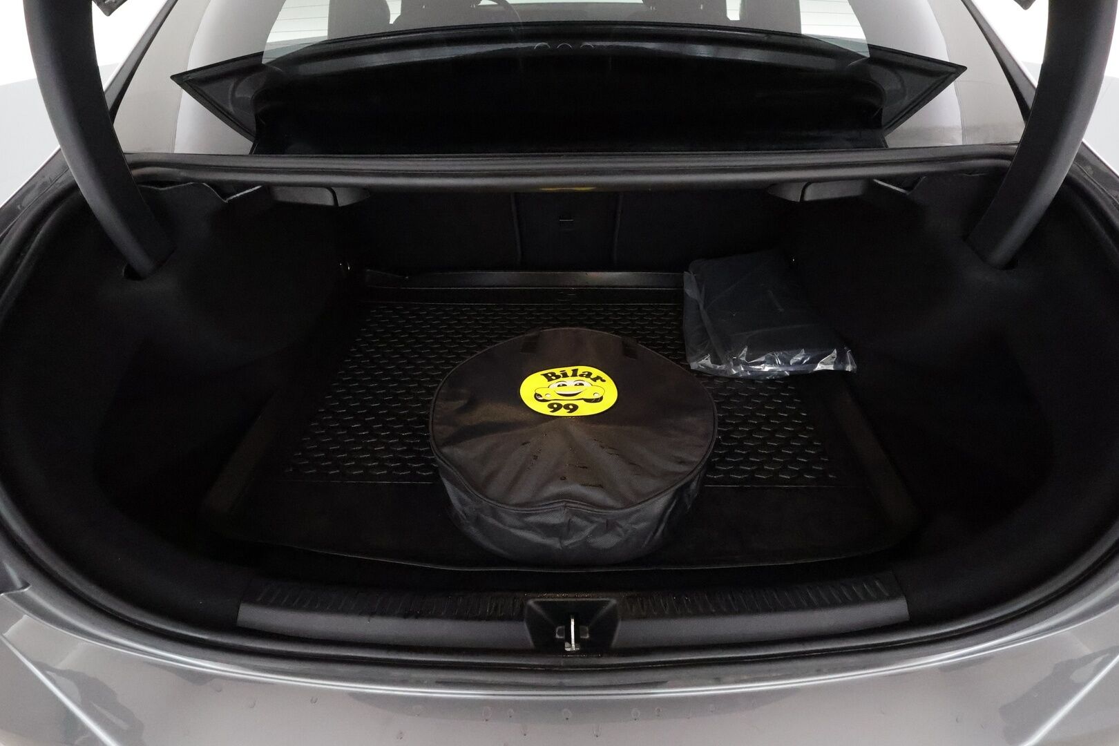 Mercedes-Benz A 2021 250 e A sedan Business AMG Edition EQ Power *Distronic+ / P.kamera / Multibeam / Navi / Widescreen / Sporttipenkit* - SoH 98,7% / Suomi-auto / Kahdet renkaat aluvanteilla / Merkkihuollettu - Osta nyt, maksa vasta ensi vuonna