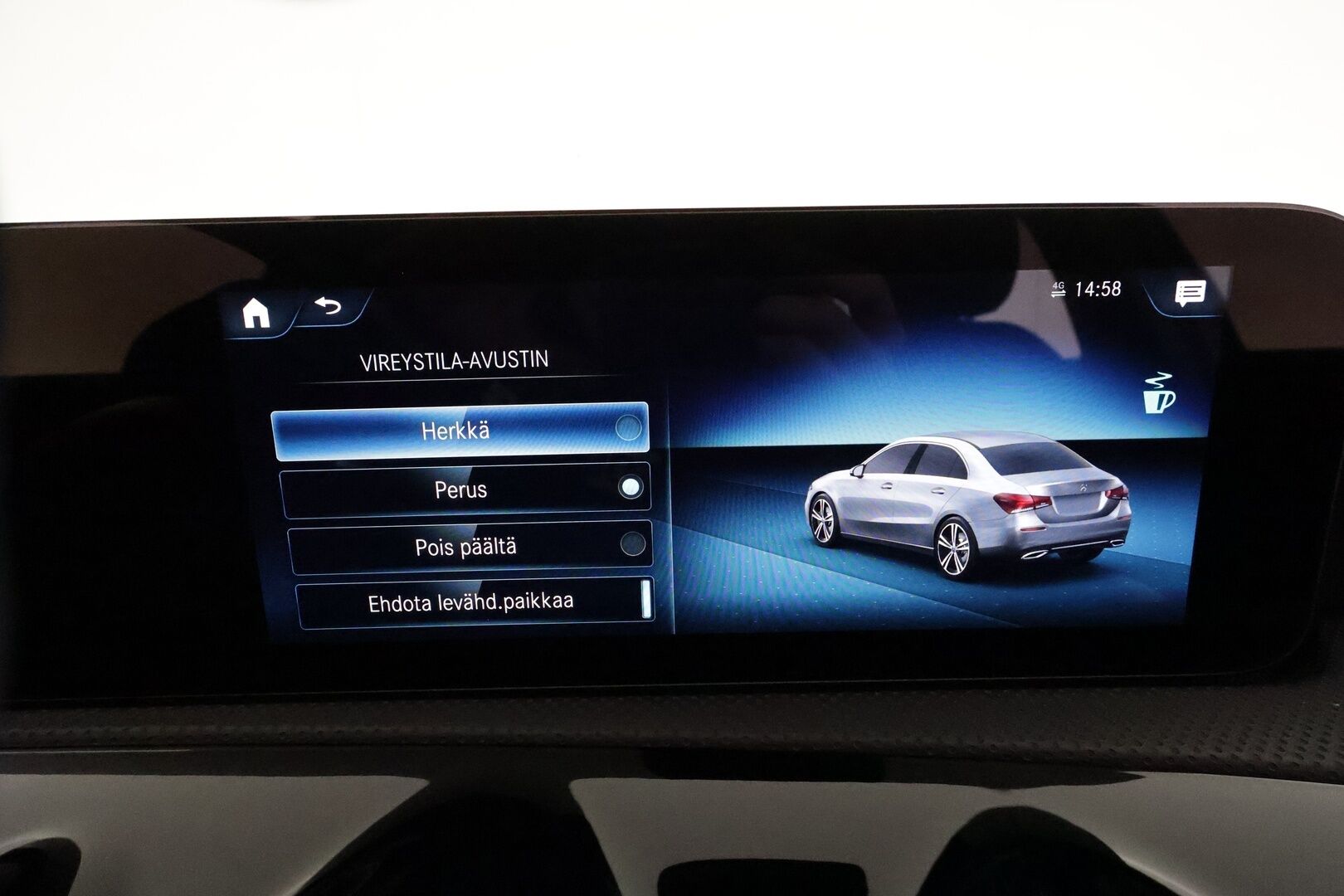 Mercedes-Benz A 2021 250 e A sedan Business AMG Edition EQ Power *Distronic+ / P.kamera / Multibeam / Navi / Widescreen / Sporttipenkit* - SoH 98,7% / Suomi-auto / Kahdet renkaat aluvanteilla / Merkkihuollettu - Osta nyt, maksa vasta ensi vuonna