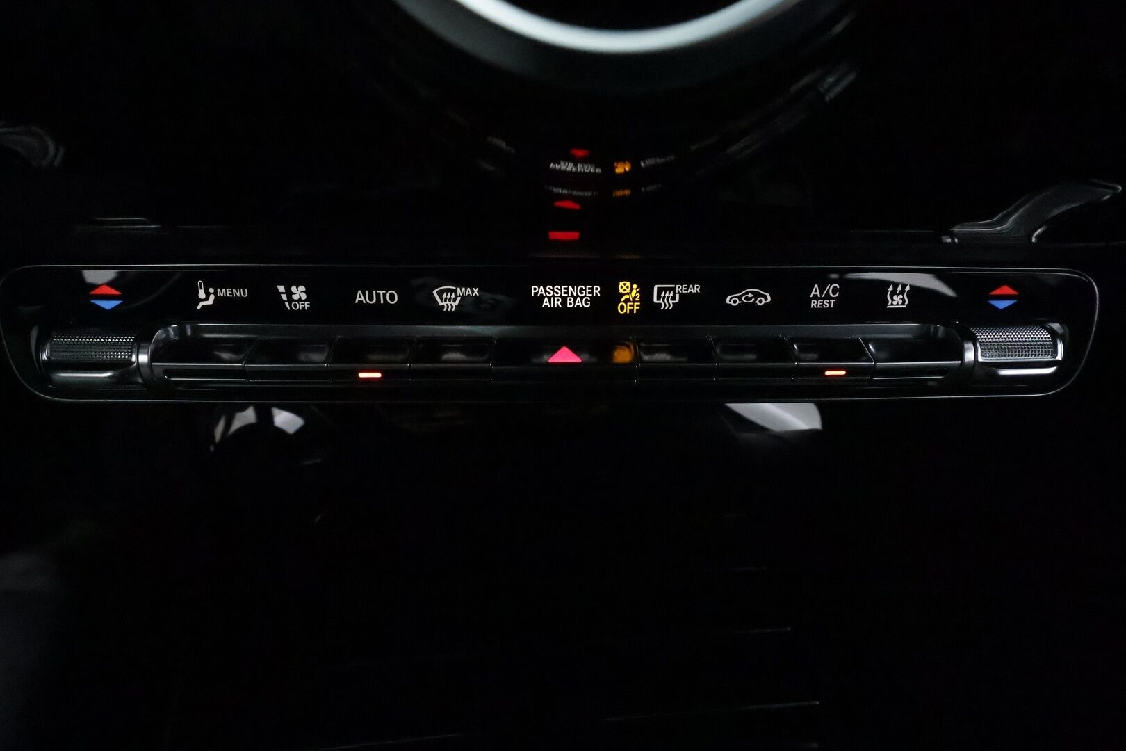 Mercedes-Benz A 2021 250 e A sedan Business AMG Edition EQ Power *Distronic+ / P.kamera / Multibeam / Navi / Widescreen / Sporttipenkit* - SoH 98,7% / Suomi-auto / Kahdet renkaat aluvanteilla / Merkkihuollettu - Osta nyt, maksa vasta ensi vuonna