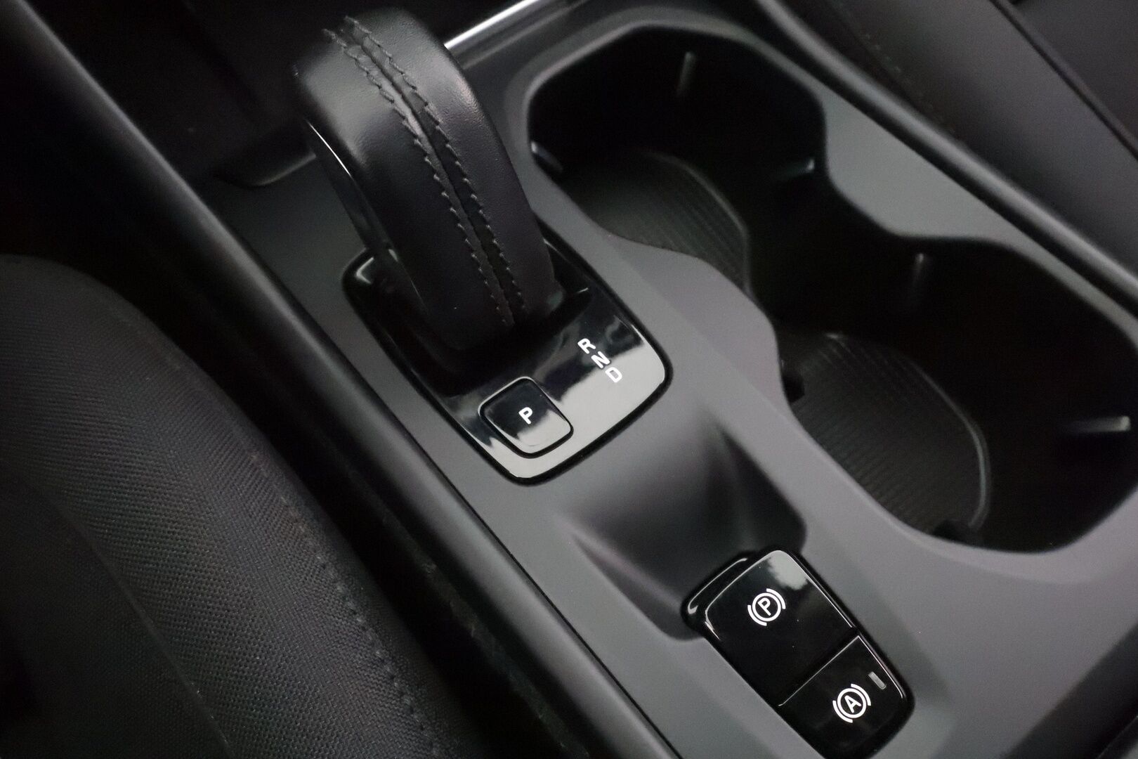 Volvo XC40 2021 T2 Business aut - | Pilot assist | Webasto | Sporttipenkit | LED | P.Kamera | High perfomance audio | Keyless | Apple & Android | Suomi-auto | Kahdet Renkaat |