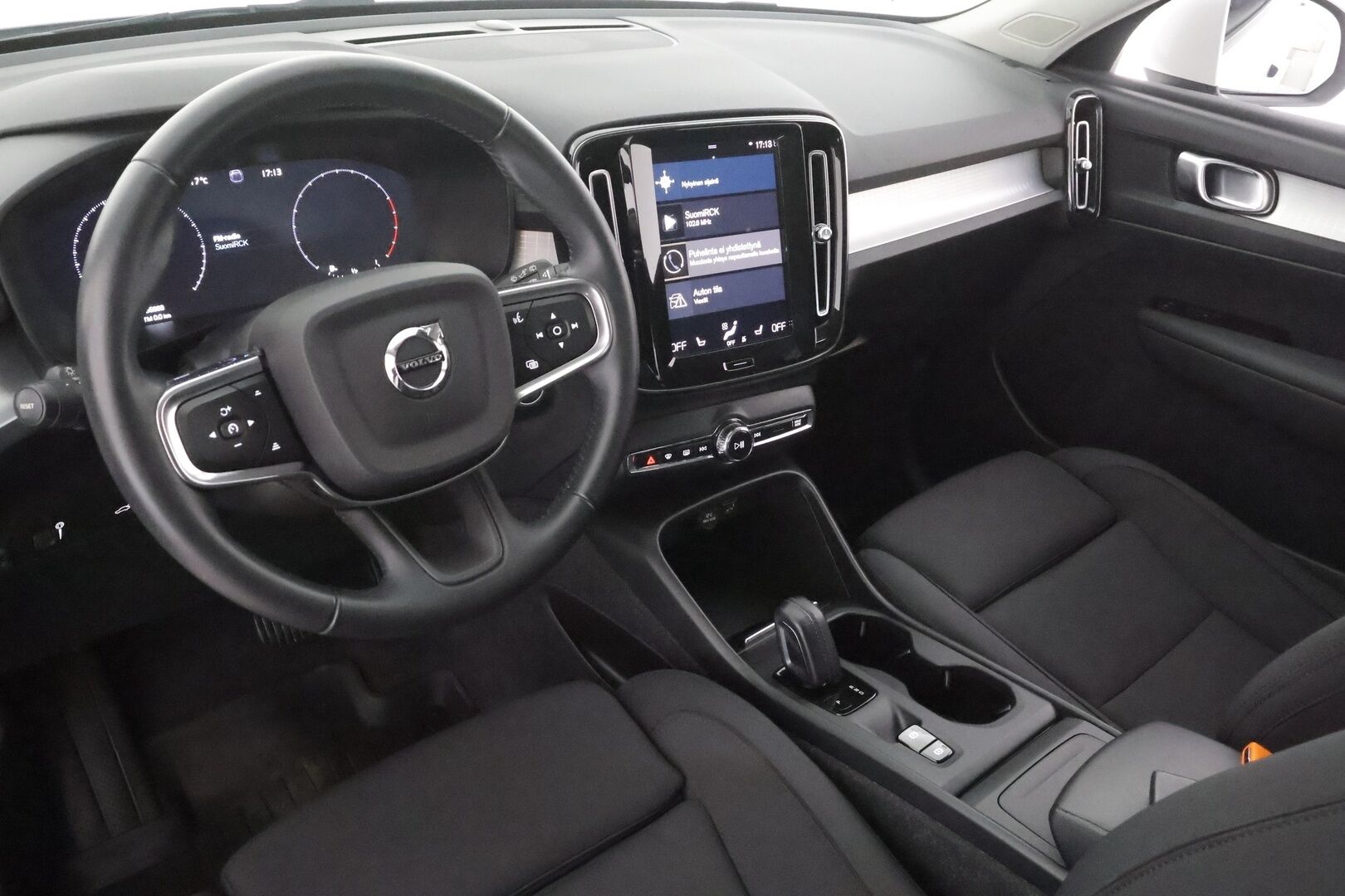 Volvo XC40 2021 T2 Business aut - | Pilot assist | Webasto | Sporttipenkit | LED | P.Kamera | High perfomance audio | Keyless | Apple & Android | Suomi-auto | Kahdet Renkaat |