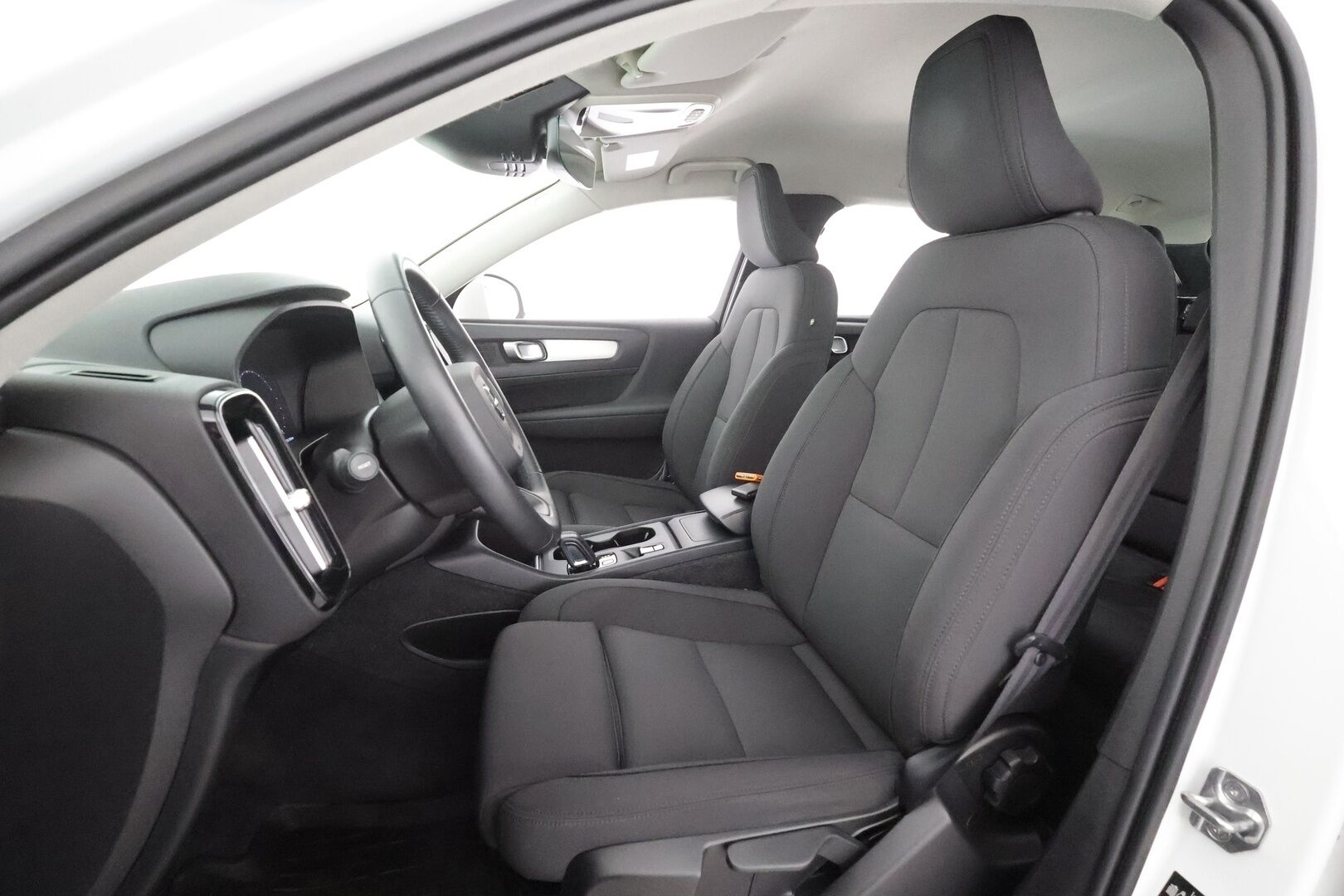 Volvo XC40 2021 T2 Business aut - | Pilot assist | Webasto | Sporttipenkit | LED | P.Kamera | High perfomance audio | Keyless | Apple & Android | Suomi-auto | Kahdet Renkaat |