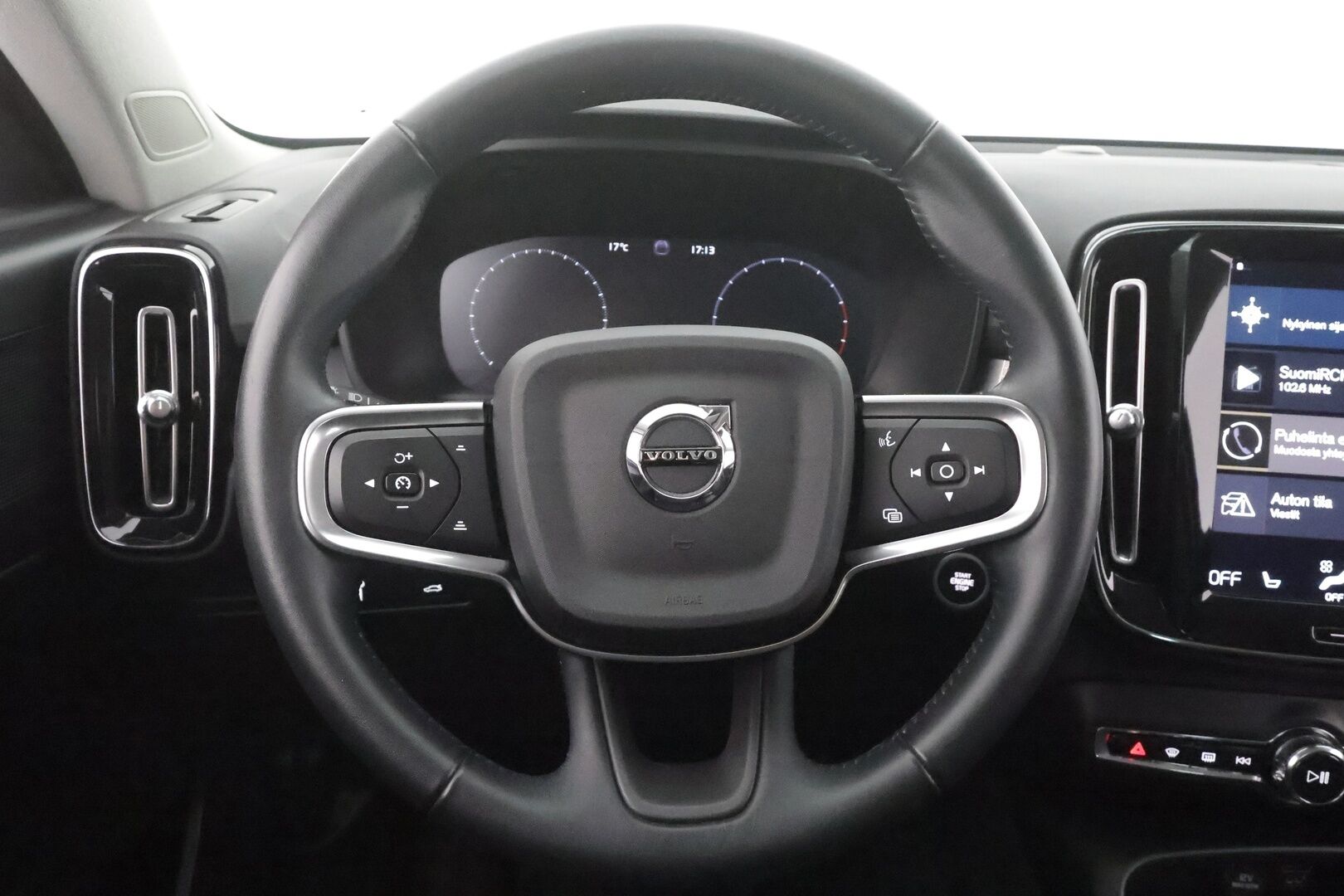 Volvo XC40 2021 T2 Business aut - | Pilot assist | Webasto | Sporttipenkit | LED | P.Kamera | High perfomance audio | Keyless | Apple & Android | Suomi-auto | Kahdet Renkaat |