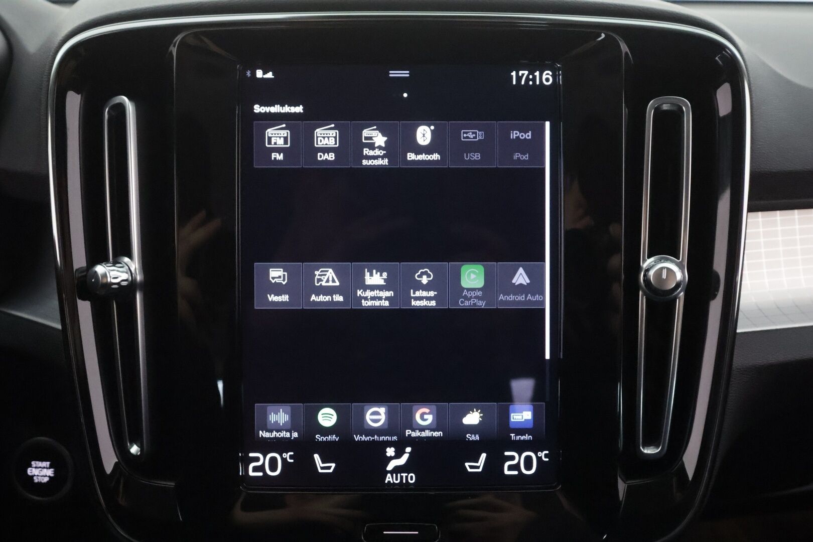 Volvo XC40 2021 T2 Business aut - | Pilot assist | Webasto | Sporttipenkit | LED | P.Kamera | High perfomance audio | Keyless | Apple & Android | Suomi-auto | Kahdet Renkaat |