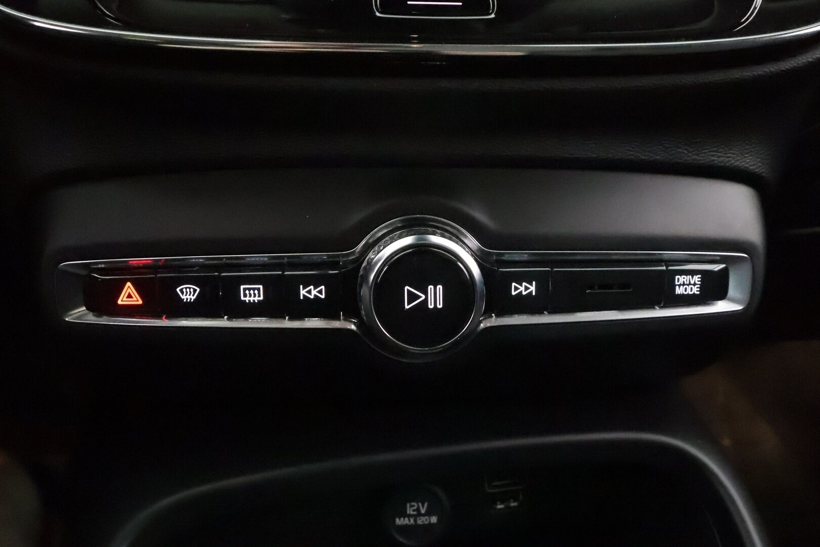 Volvo XC40 2021 T2 Business aut - | Pilot assist | Webasto | Sporttipenkit | LED | P.Kamera | High perfomance audio | Keyless | Apple & Android | Suomi-auto | Kahdet Renkaat |
