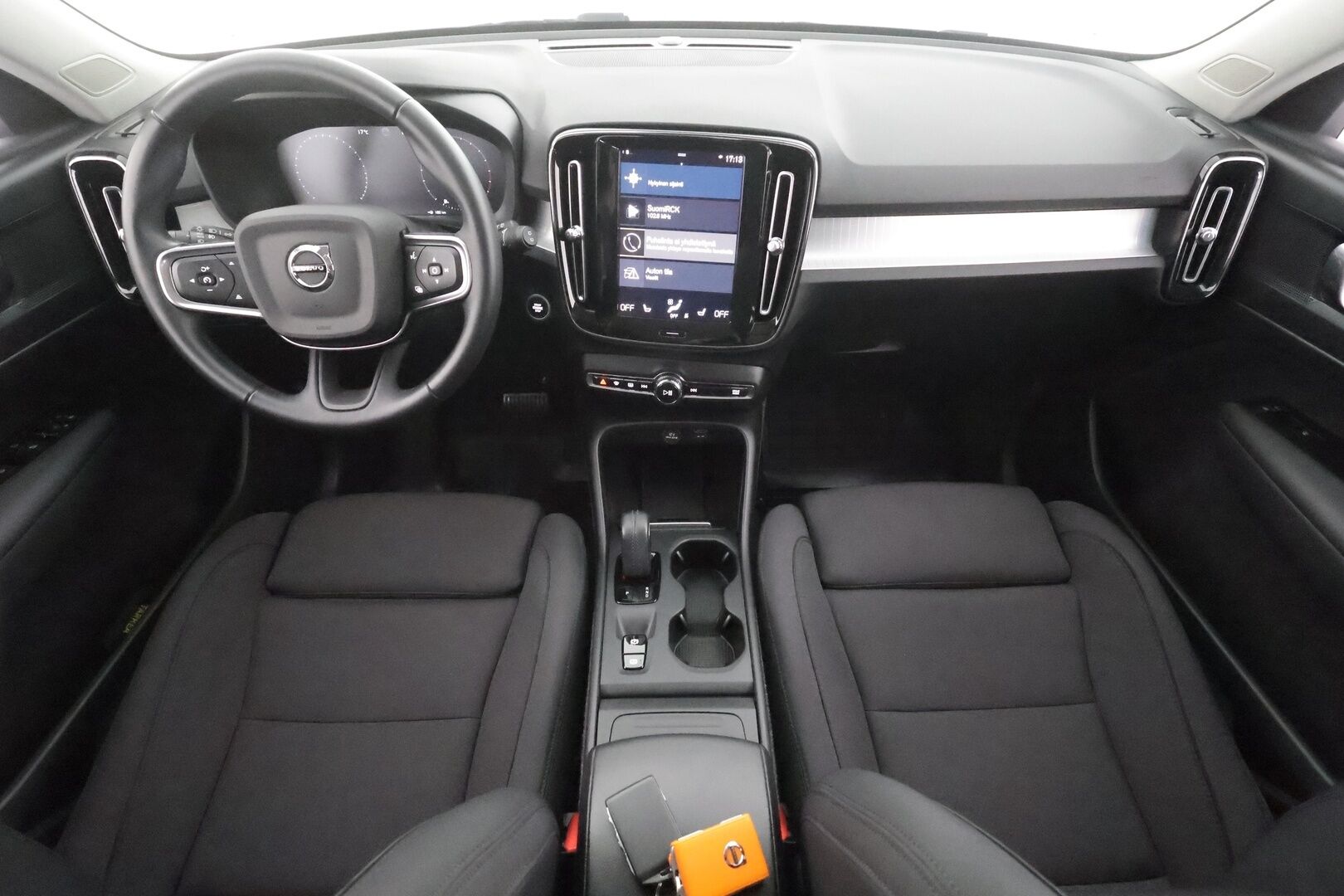 Volvo XC40 2021 T2 Business aut - | Pilot assist | Webasto | Sporttipenkit | LED | P.Kamera | High perfomance audio | Keyless | Apple & Android | Suomi-auto | Kahdet Renkaat |