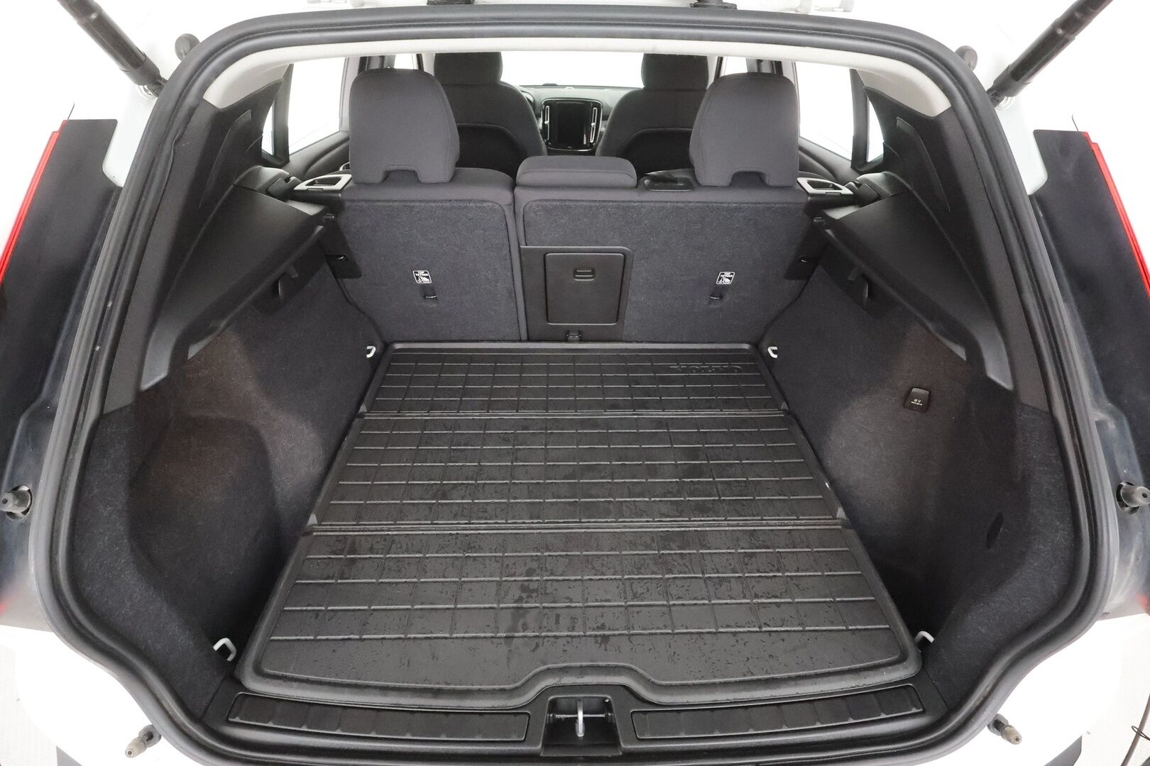 Volvo XC40 2021 T2 Business aut - | Pilot assist | Webasto | Sporttipenkit | LED | P.Kamera | High perfomance audio | Keyless | Apple & Android | Suomi-auto | Kahdet Renkaat |