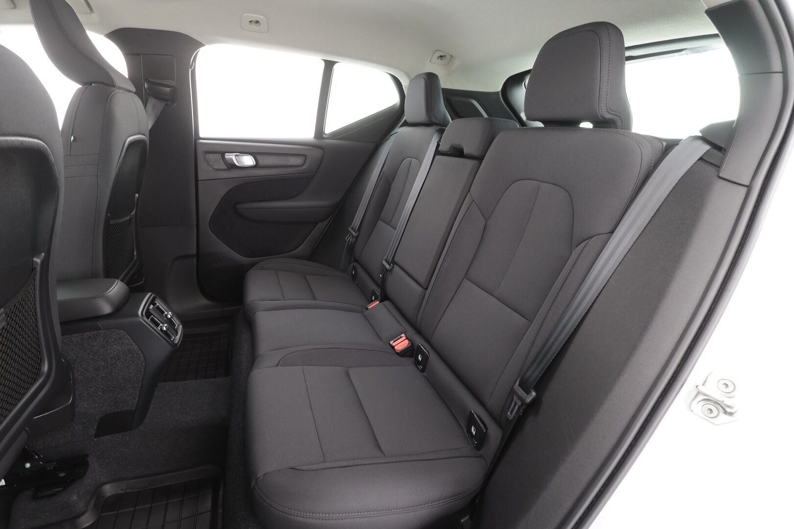 Volvo XC40 2021 T2 Business aut - | Pilot assist | Webasto | Sporttipenkit | LED | P.Kamera | High perfomance audio | Keyless | Apple & Android | Suomi-auto | Kahdet Renkaat |