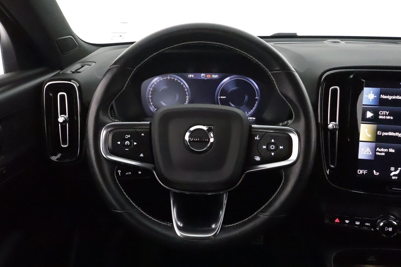 Volvo XC40 2021 T5 TwE Business R-Design aut **ACC / Muistipenkki / P.kamera / LED / BLIS / Webasto / Nahka-Alcantara** - 1.Om Suomi-auto / Kahdet renkaat aluvanteilla / Merkkihuollettu