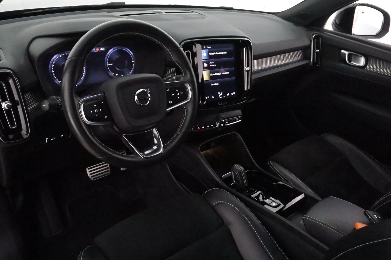 Volvo XC40 2021 T5 TwE Business R-Design aut **ACC / Muistipenkki / P.kamera / LED / BLIS / Webasto / Nahka-Alcantara** - 1.Om Suomi-auto / Kahdet renkaat aluvanteilla / Merkkihuollettu