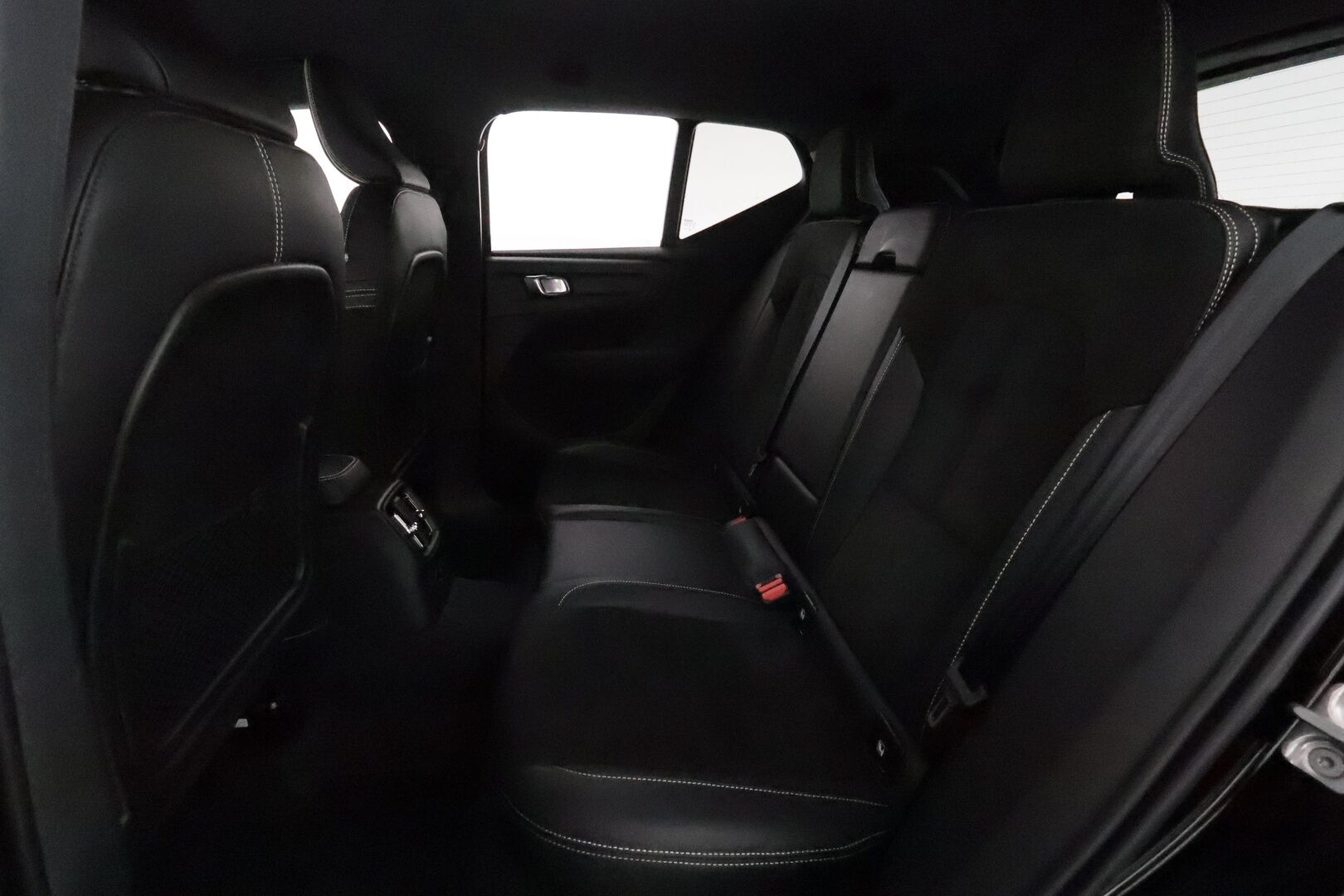 Volvo XC40 2021 T5 TwE Business R-Design aut **ACC / Muistipenkki / P.kamera / LED / BLIS / Webasto / Nahka-Alcantara** - 1.Om Suomi-auto / Kahdet renkaat aluvanteilla / Merkkihuollettu