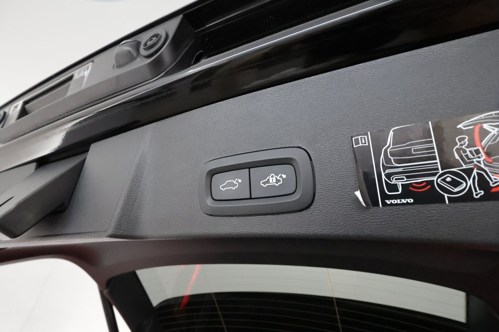 Volvo XC40 2021 T5 TwE Business R-Design aut **ACC / Muistipenkki / P.kamera / LED / BLIS / Webasto / Nahka-Alcantara** - 1.Om Suomi-auto / Kahdet renkaat aluvanteilla / Merkkihuollettu