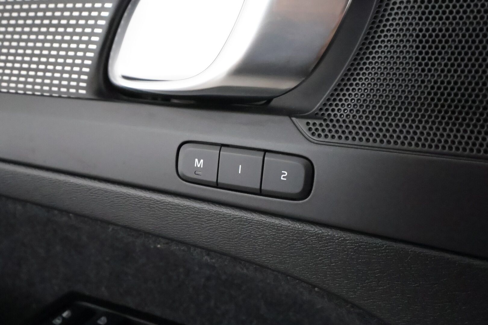 Volvo XC40 2021 T5 TwE Business R-Design aut **ACC / Muistipenkki / P.kamera / LED / BLIS / Webasto / Nahka-Alcantara** - 1.Om Suomi-auto / Kahdet renkaat aluvanteilla / Merkkihuollettu