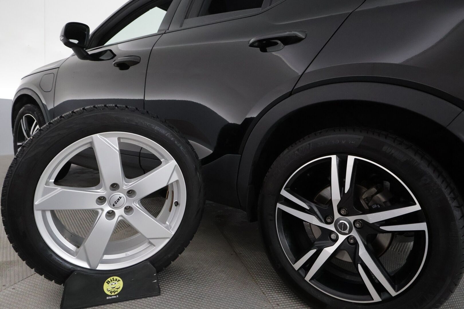 Volvo XC40 2021 T5 TwE Business R-Design aut **ACC / Muistipenkki / P.kamera / LED / BLIS / Webasto / Nahka-Alcantara** - 1.Om Suomi-auto / Kahdet renkaat aluvanteilla / Merkkihuollettu