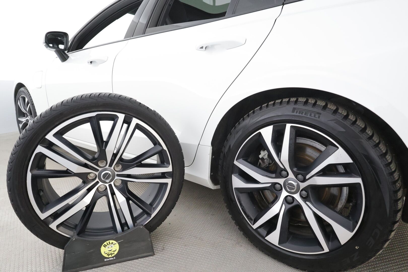 Volvo V60 2021 T8 TwE AWD R-Design aut * ACC / H&K / Panorama / P.kamera / LED / Webasto / Koukku / Muistipenkki / Keyless / Navi * - Suomi-Auto / Merkkihuollettu / Kahdet renkaat - HULLUT AVAJAISHULINAT KORKOTARJOUS 3,29 %