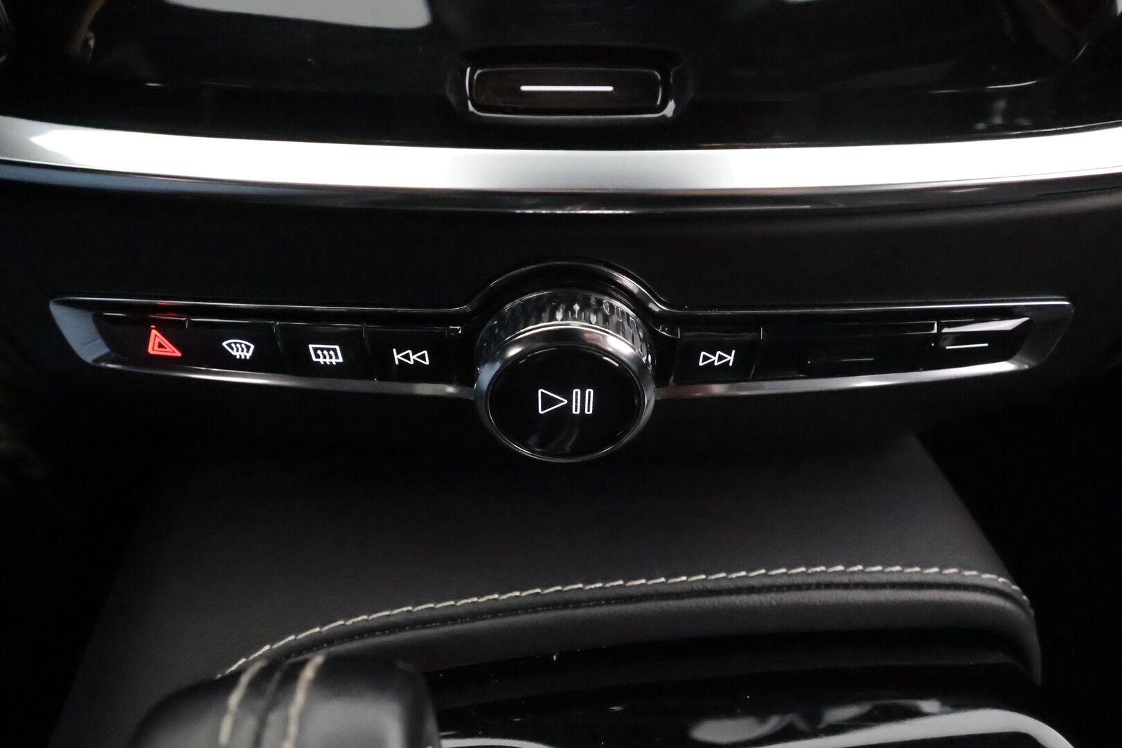 Volvo V60 2021 T8 TwE AWD R-Design aut * ACC / H&K / Panorama / P.kamera / LED / Webasto / Koukku / Muistipenkki / Keyless / Navi * - Suomi-Auto / Merkkihuollettu / Kahdet renkaat