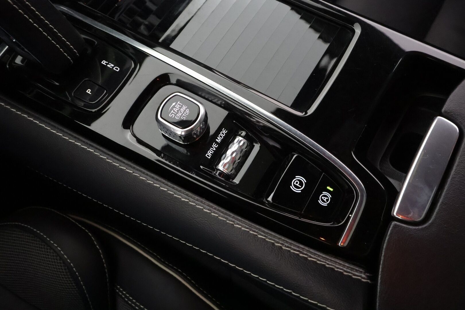 Volvo V60 2021 T8 TwE AWD R-Design aut * ACC / H&K / Panorama / P.kamera / LED / Webasto / Koukku / Muistipenkki / Keyless / Navi * - Suomi-Auto / Merkkihuollettu / Kahdet renkaat - HULLUT AVAJAISHULINAT KORKOTARJOUS 3,29 %