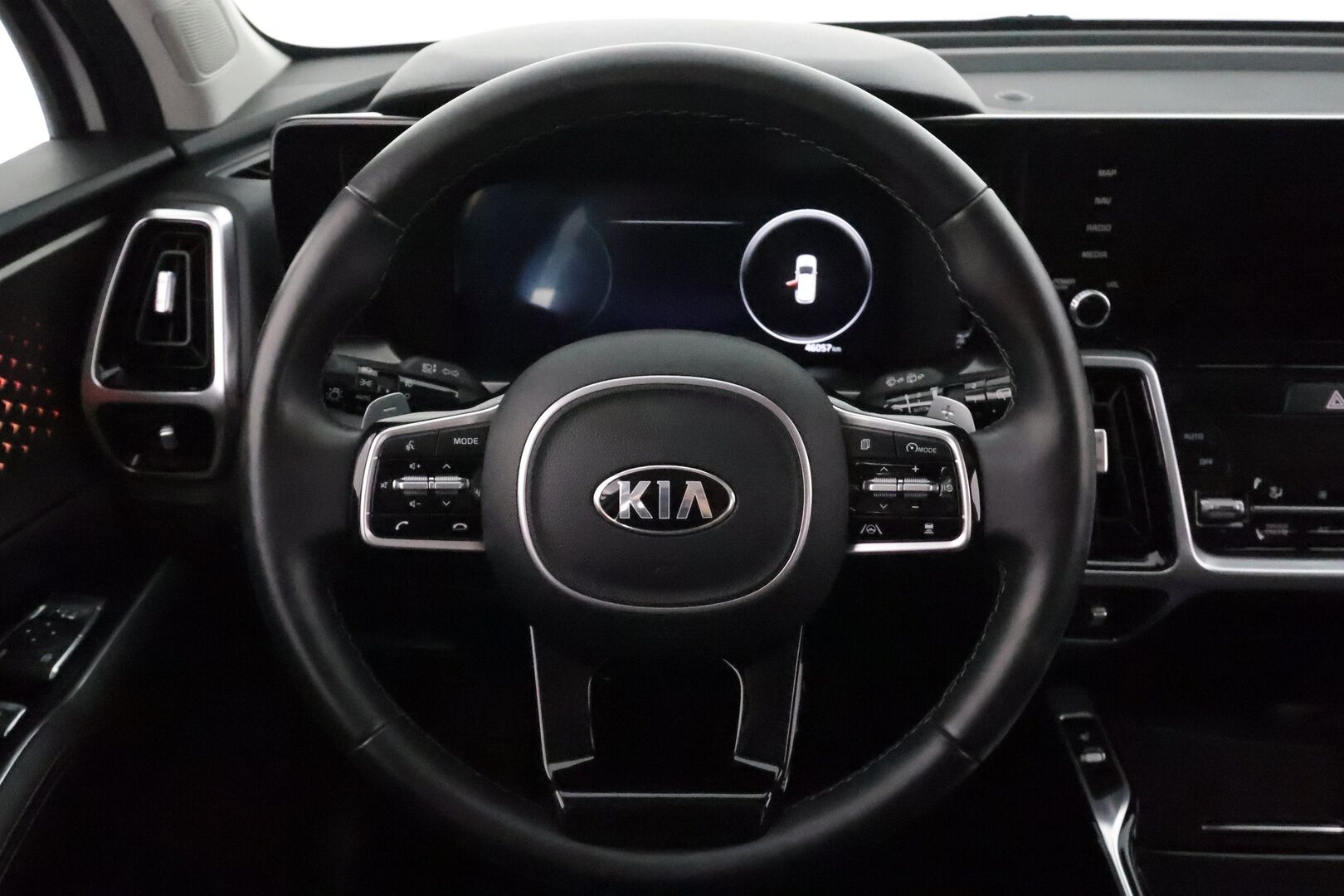 Kia Sorento 2021 1,6 T-GDI Plug-in Hybrid AWD Business Premium AT 5P **Adapt.vakkari / Sähköpenkit / Koukku / KeylessGo / LED / P.kamera** - 3,99 % KORKOTARJOUS TÄHÄN AUTOON - Akku kuntotarkastettu / Suomi-auto / Kahdet renkaat aluvanteilla / Digimittaristo / Merkkihuollettu