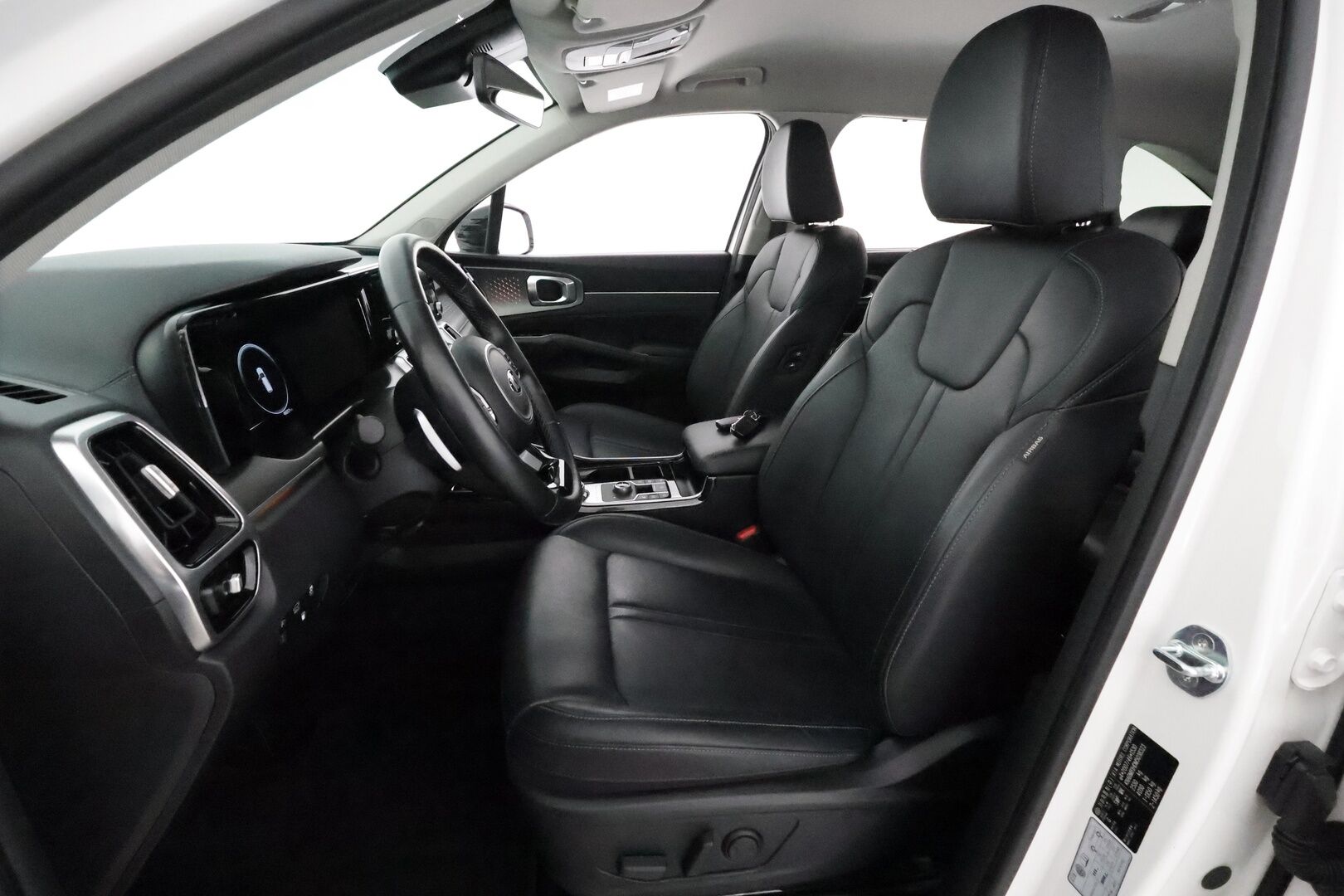 Kia Sorento 2021 1,6 T-GDI Plug-in Hybrid AWD Business Premium AT 5P **Adapt.vakkari / Sähköpenkit / Koukku / KeylessGo / LED / P.kamera** - 3,99 % KORKOTARJOUS TÄHÄN AUTOON - Akku kuntotarkastettu / Suomi-auto / Kahdet renkaat aluvanteilla / Digimittaristo / Merkkihuollettu