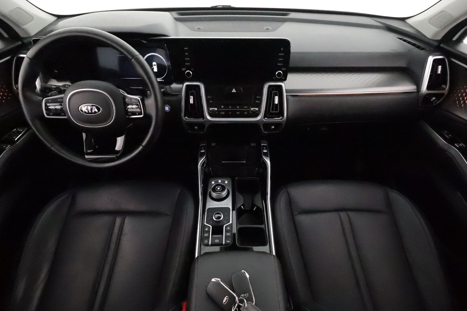 Kia Sorento 2021 1,6 T-GDI Plug-in Hybrid AWD Business Premium AT 5P **Adapt.vakkari / Sähköpenkit / Koukku / KeylessGo / LED / P.kamera** - 3,99 % KORKOTARJOUS TÄHÄN AUTOON - Akku kuntotarkastettu / Suomi-auto / Kahdet renkaat aluvanteilla / Digimittaristo / Merkkihuollettu