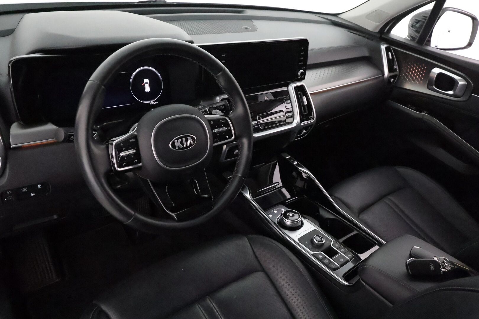 Kia Sorento 2021 1,6 T-GDI Plug-in Hybrid AWD Business Premium AT 5P **Adapt.vakkari / Sähköpenkit / Koukku / KeylessGo / LED / P.kamera** - 3,99 % KORKOTARJOUS TÄHÄN AUTOON - Akku kuntotarkastettu / Suomi-auto / Kahdet renkaat aluvanteilla / Digimittaristo / Merkkihuollettu