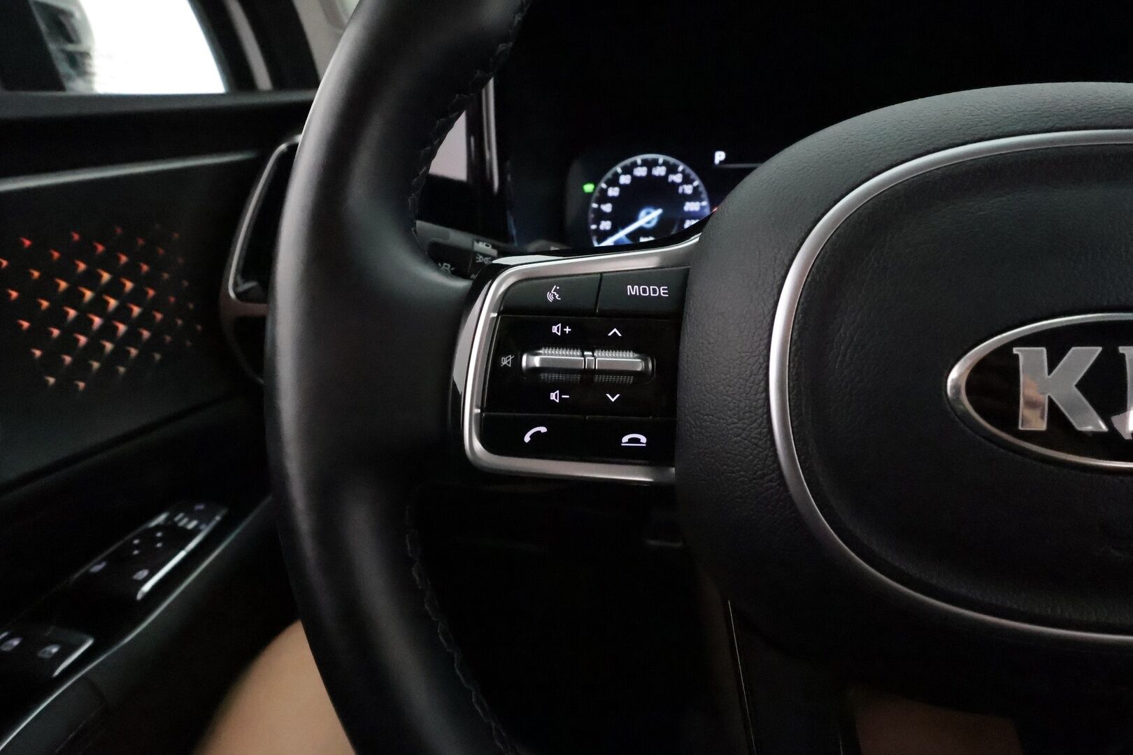 Kia Sorento 2021 1,6 T-GDI Plug-in Hybrid AWD Business Premium AT 5P - 3,99 % KORKOTARJOUS TÄHÄN AUTOON 21.9. ASTI! - Suomiauto / Adapt.Vakkari / Nahkasisusta / Peruutuskamera / KeylessGo / Apple&Android / Vetokoukku / Huippuvarusteet!