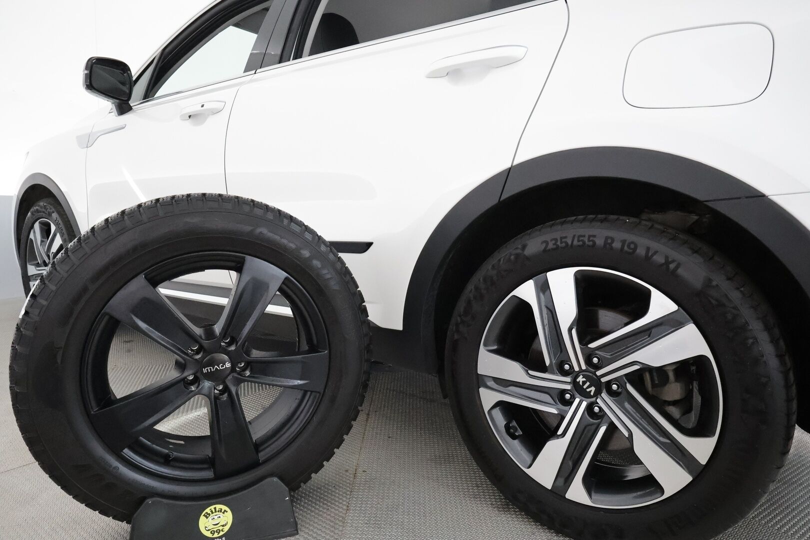 Kia Sorento 2021 1,6 T-GDI Plug-in Hybrid AWD Business Premium AT 5P **Adapt.vakkari / Sähköpenkit / Koukku / KeylessGo / LED / P.kamera** - 3,99 % KORKOTARJOUS TÄHÄN AUTOON - Akku kuntotarkastettu / Suomi-auto / Kahdet renkaat aluvanteilla / Digimittaristo / Merkkihuollettu