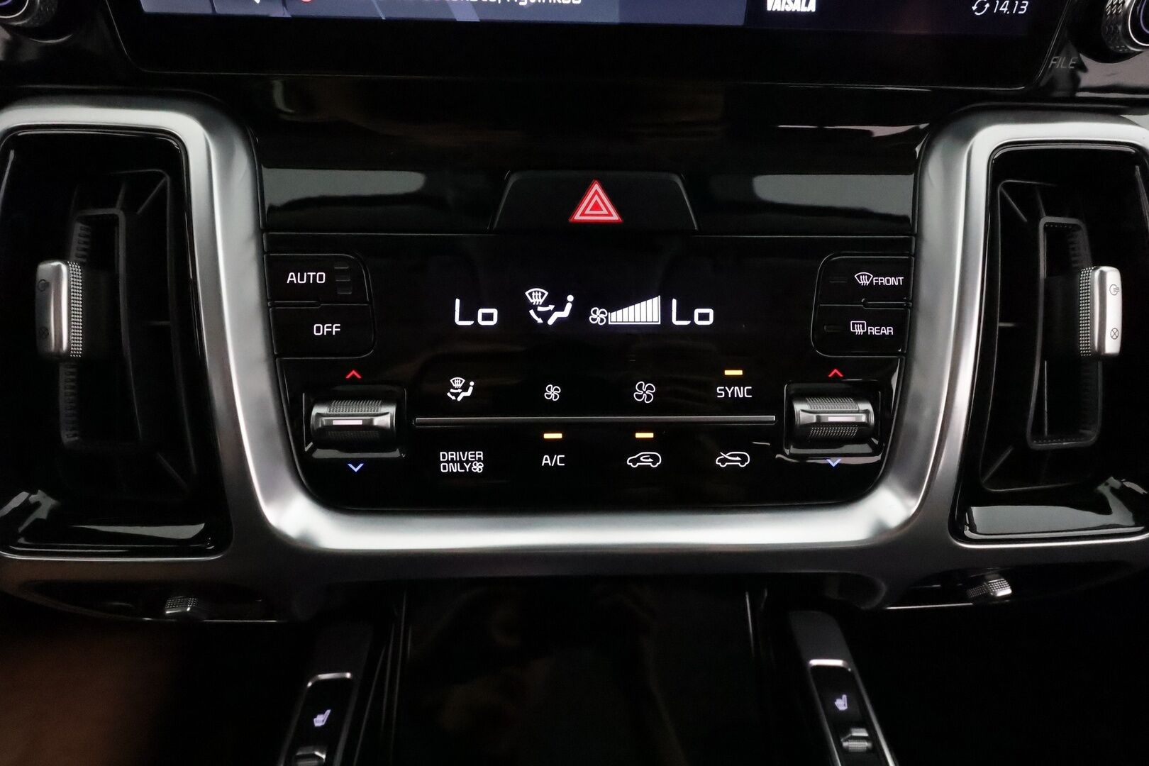 Kia Sorento 2021 1,6 T-GDI Plug-in Hybrid AWD Business Premium AT 5P **Adapt.vakkari / Sähköpenkit / Koukku / KeylessGo / LED / P.kamera** - 3,99 % KORKOTARJOUS TÄHÄN AUTOON - Akku kuntotarkastettu / Suomi-auto / Kahdet renkaat aluvanteilla / Digimittaristo / Merkkihuollettu