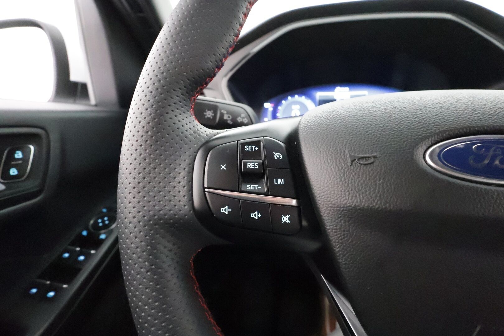 Ford Kuga 2021 2,5 Hybrid (HEV) 190hv CVT AWD ST-Line X 5-ovinen - 1Om Suomiauto / Bang&Olufsen / Peruutuskamera / Adapt.LED / Nahka-Alcantara / Lämm.Tuulilasi / Navi / Huippuvarusteet!