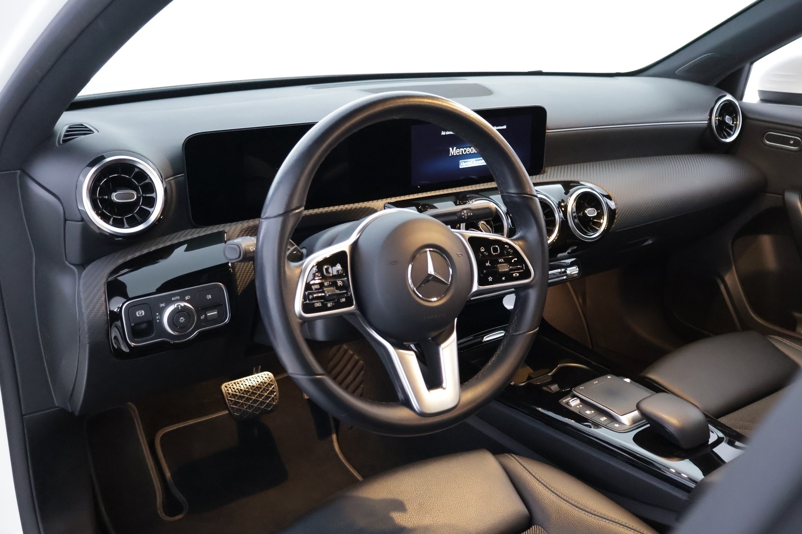 Mercedes-Benz A 2021 180 A - Suomiauto | Vakkari | Peruutuskamera | LED High Performance | Puolinahat | Digimittaristo | Juuri huollettu!