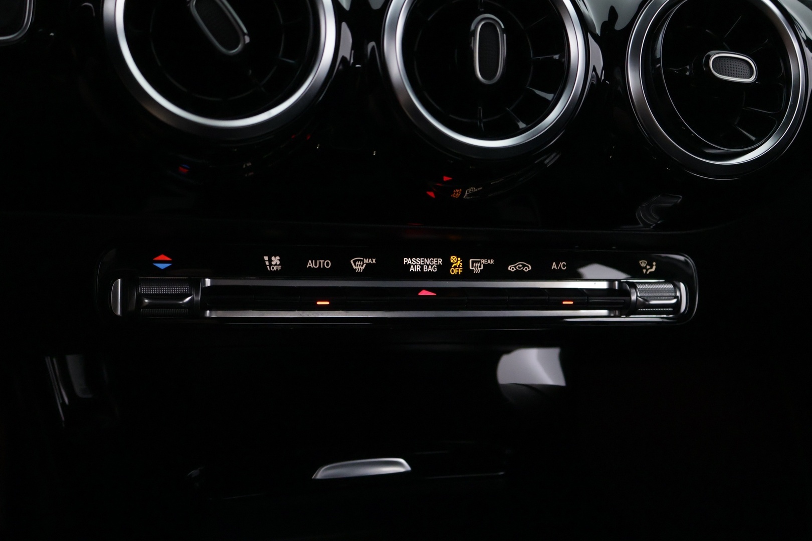 Mercedes-Benz A 2021 180 A - Suomiauto | Vakkari | Peruutuskamera | LED High Performance | Puolinahat | Digimittaristo | Juuri huollettu!