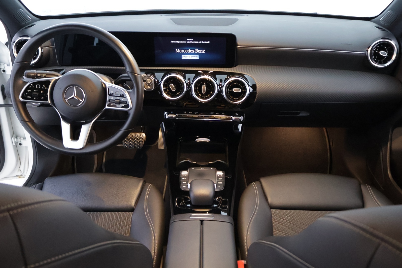 Mercedes-Benz A 2021 180 A - Suomiauto | Vakkari | Peruutuskamera | LED High Performance | Puolinahat | Digimittaristo | Juuri huollettu!
