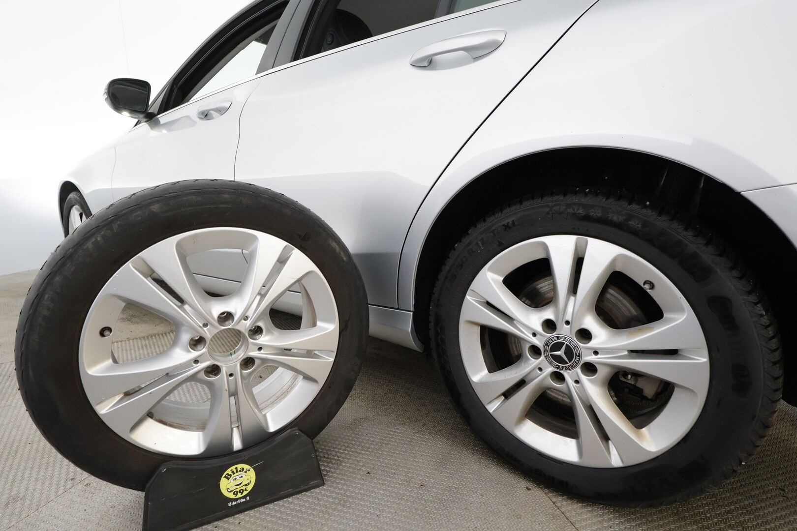 Mercedes-Benz C 2018 220 d 4Matic T A Premium Business * Vakkari / Webasto / Koukku / Osasähköt / LED / Sporttinahat / P.kamera * - Kahdet renkaat 
