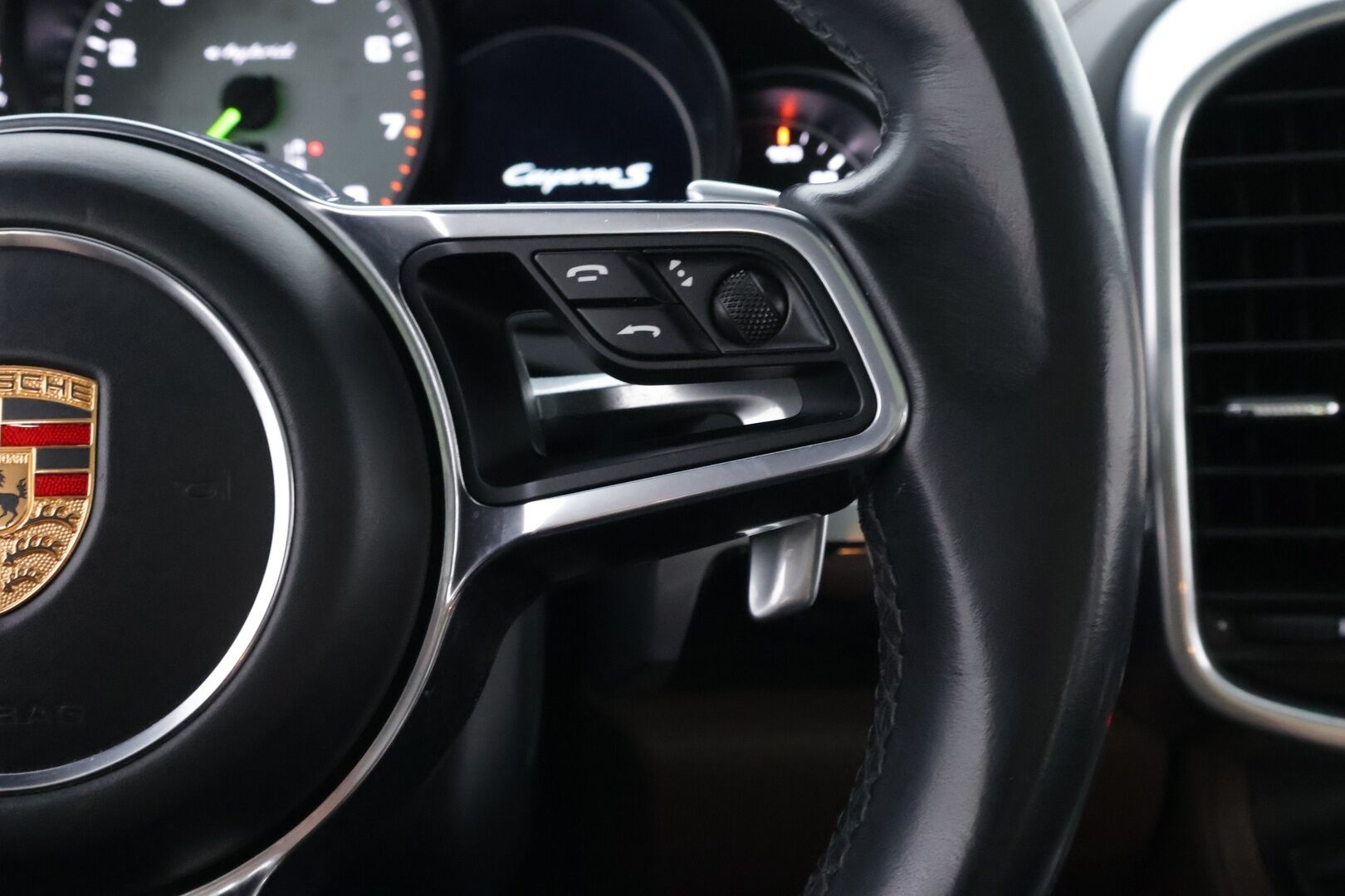 Porsche Cayenne 2015 S E-HYBRID - Bose Audio | Panoraama | Ruskea Nahkasisusta | Ilma-Alusta | Vakkari | Xenon | Näyttävä yksilö | Juuri tullut Tampereelle!