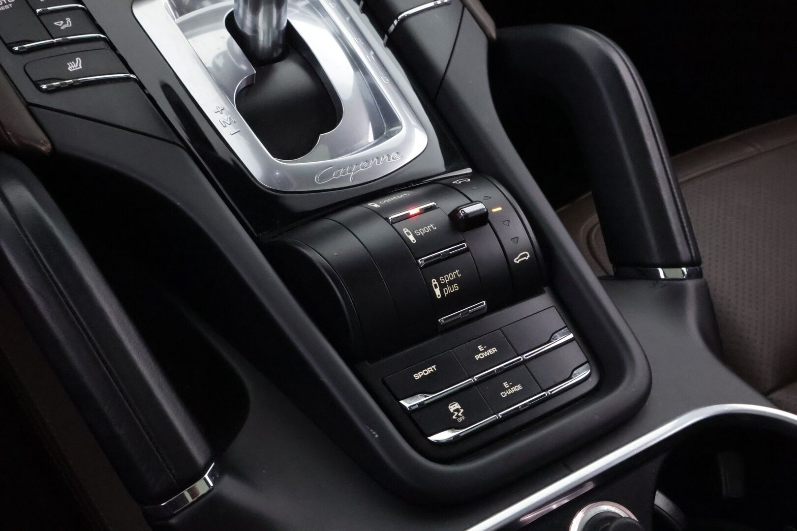 Porsche Cayenne 2015 S E-HYBRID - Bose Audio | Panoraama | Ruskea Nahkasisusta | Ilma-Alusta | Vakkari | Xenon | Näyttävä yksilö | Juuri tullut Tampereelle!